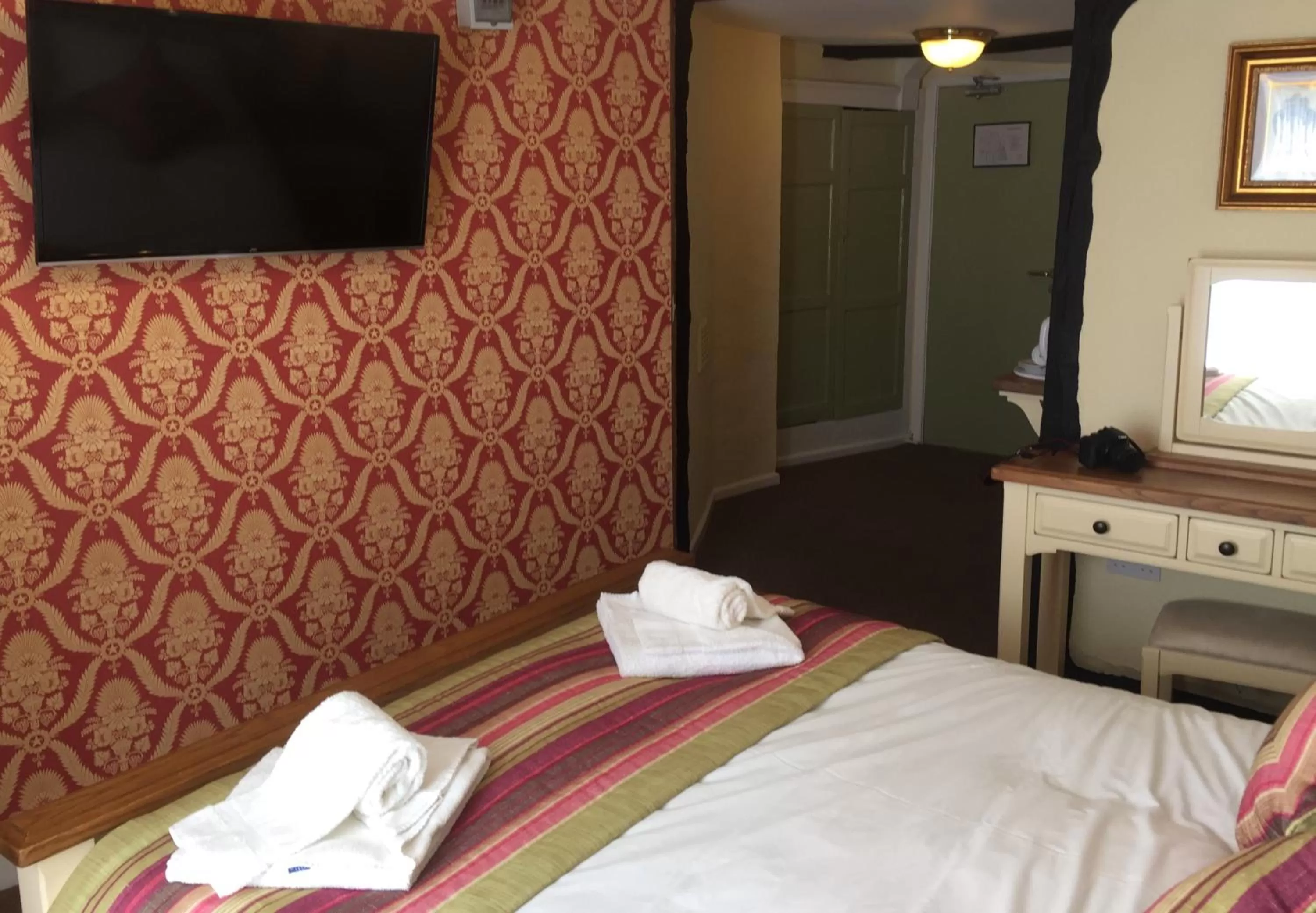 Photo of the whole room, Bed in The Talbot Hotel