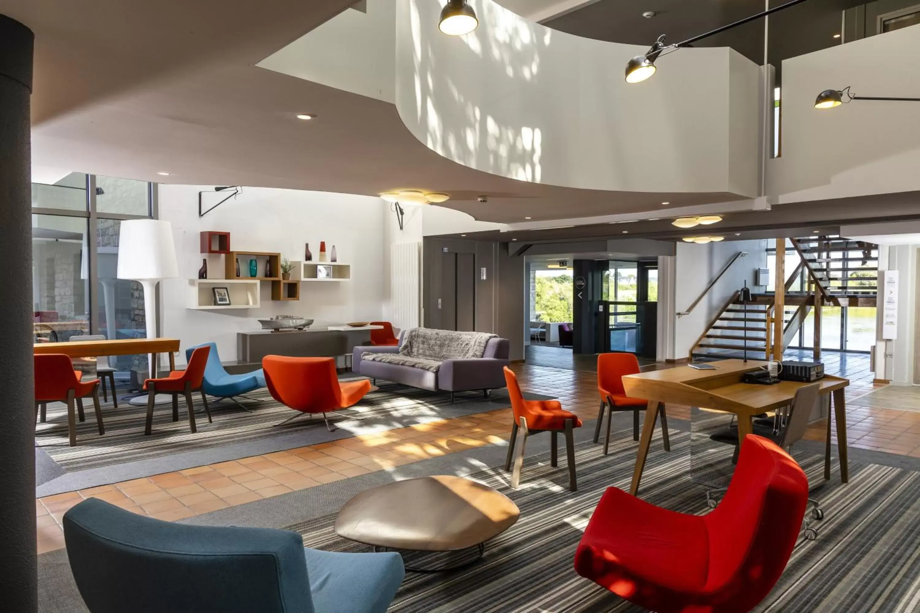 Lobby or reception, Lounge/Bar in Thalazur Carnac - Hôtel & Spa Lobby or reception, Lounge/Bar in Thalazur Carnac - Hôtel & Spa