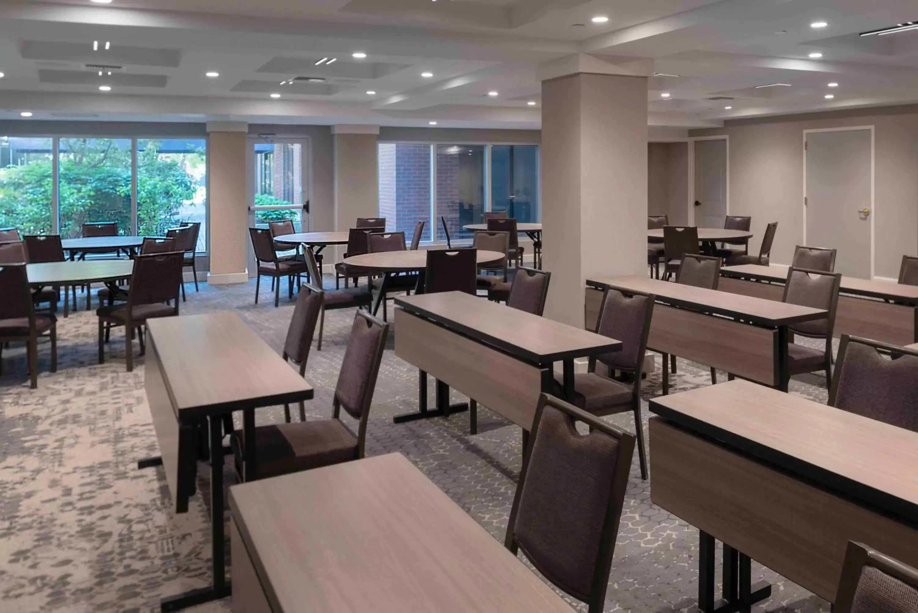 Meeting/conference room, Restaurant/Places to Eat in Portland Harbor Hotel