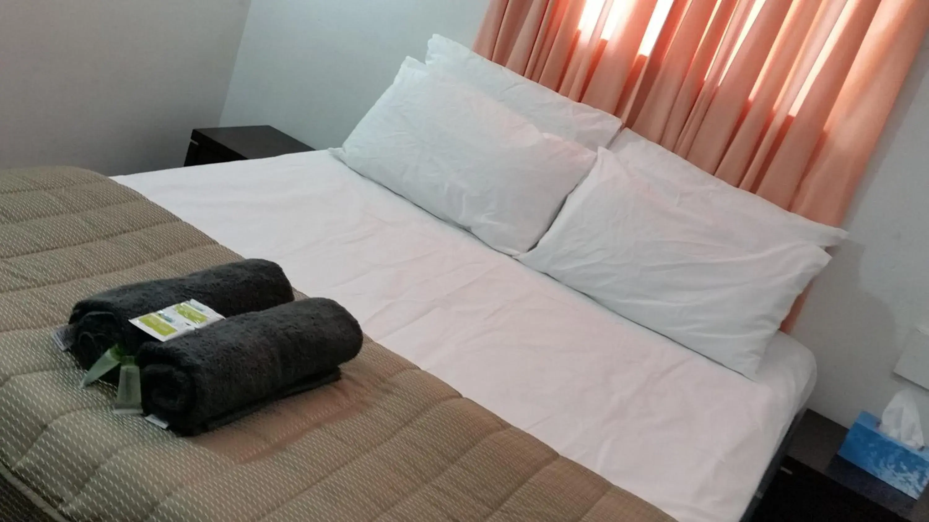 Bed in Perth City Motel