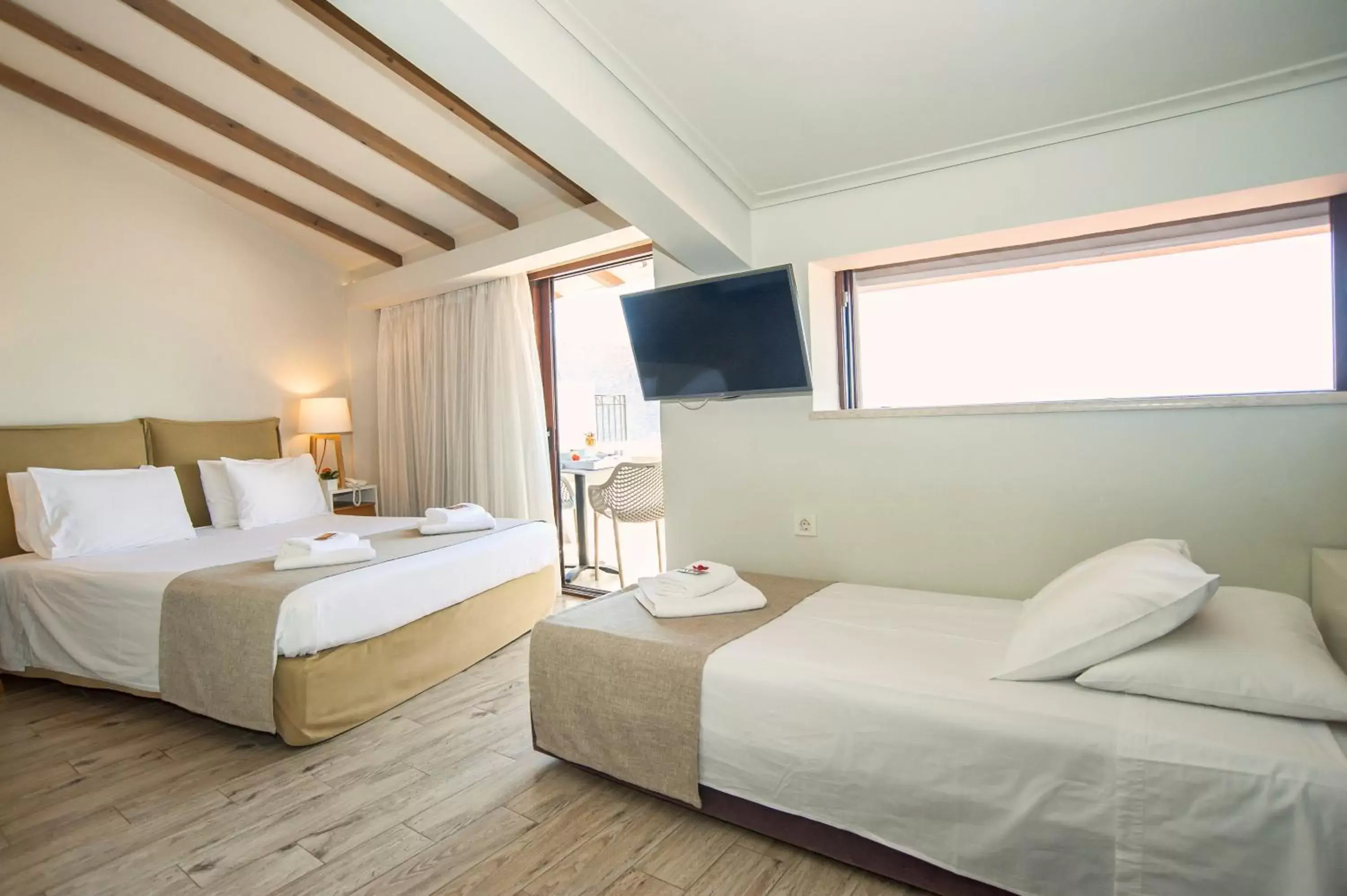 Bedroom, Bed in Fedriades Delphi Hotel