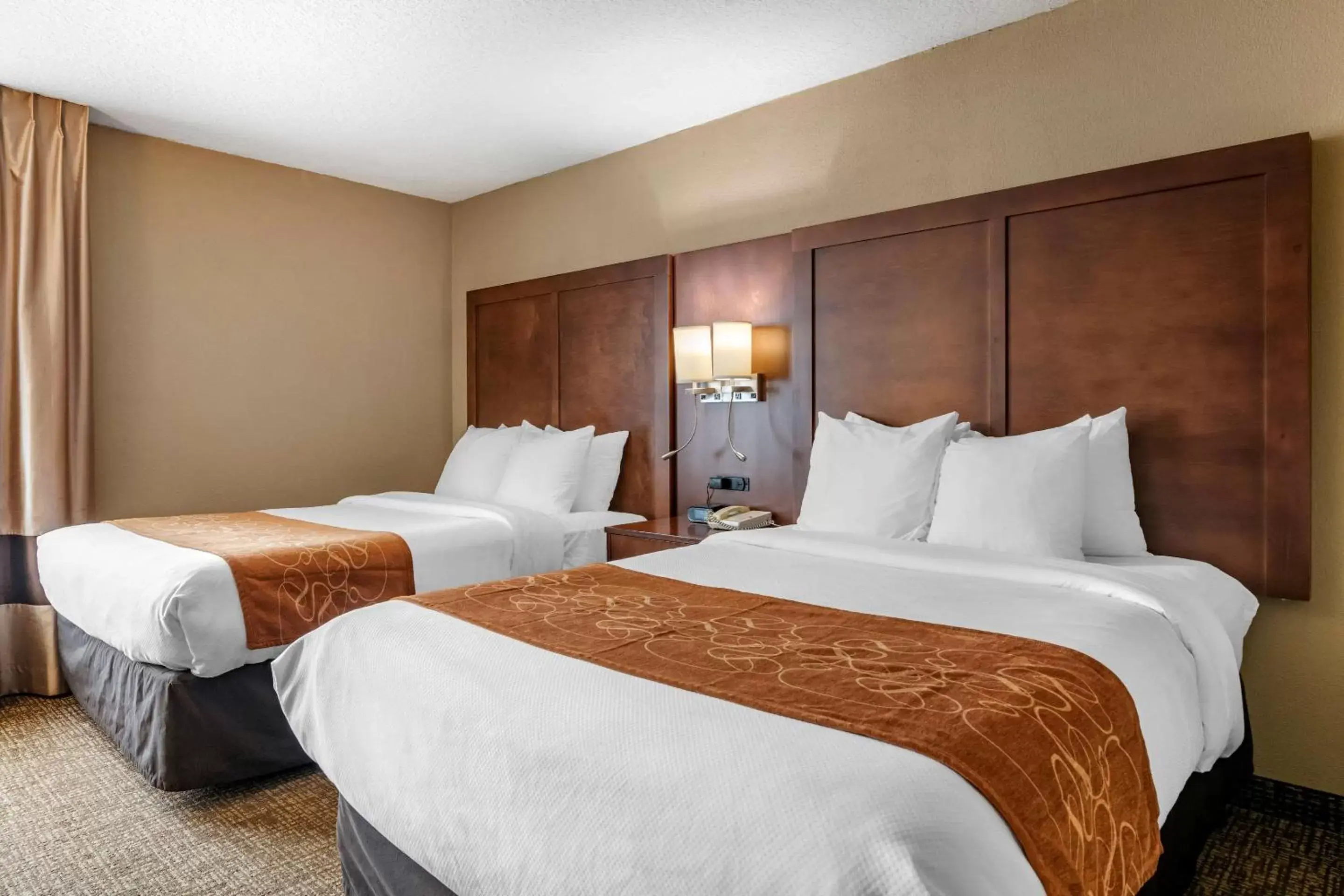 Bedroom, Bed in Comfort Suites Baymeadows Near Butler Blvd Bedroom, Bed in Comfort Suites Baymeadows Near Butler Blvd