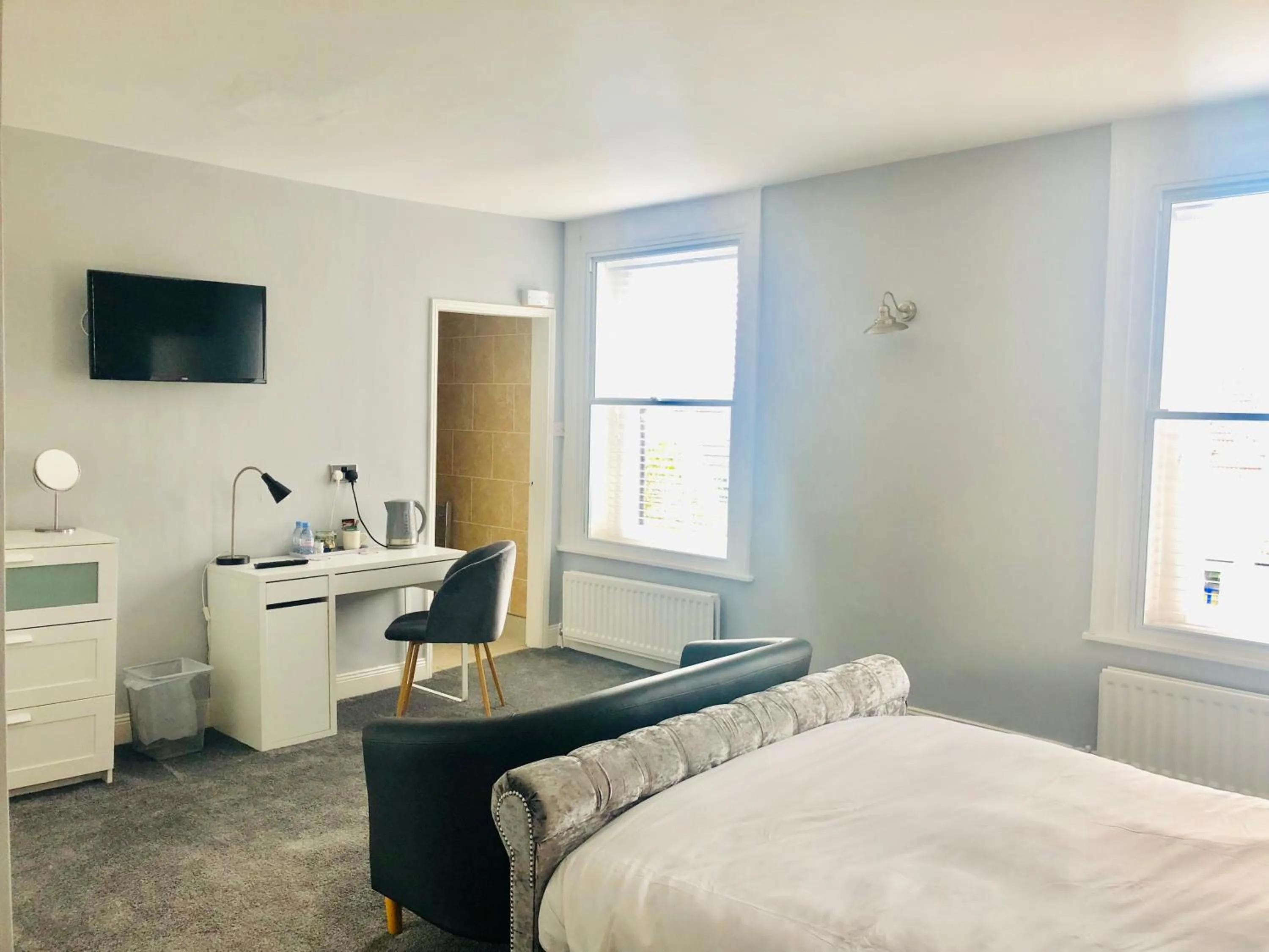 Bedroom, Bed in Hardwick Arms Hotel