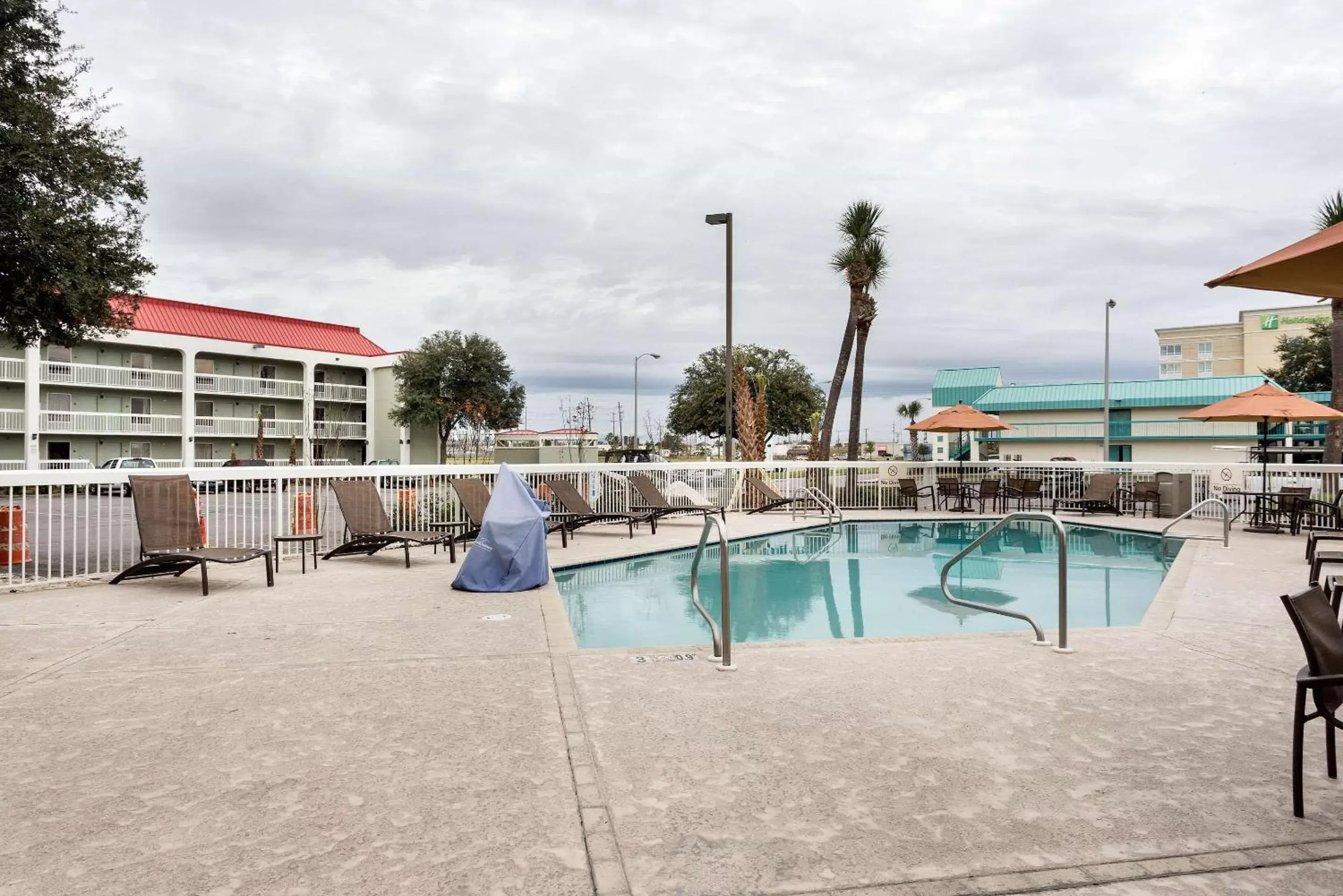 On site, Swimming Pool in Quality Inn Gulfport I-10