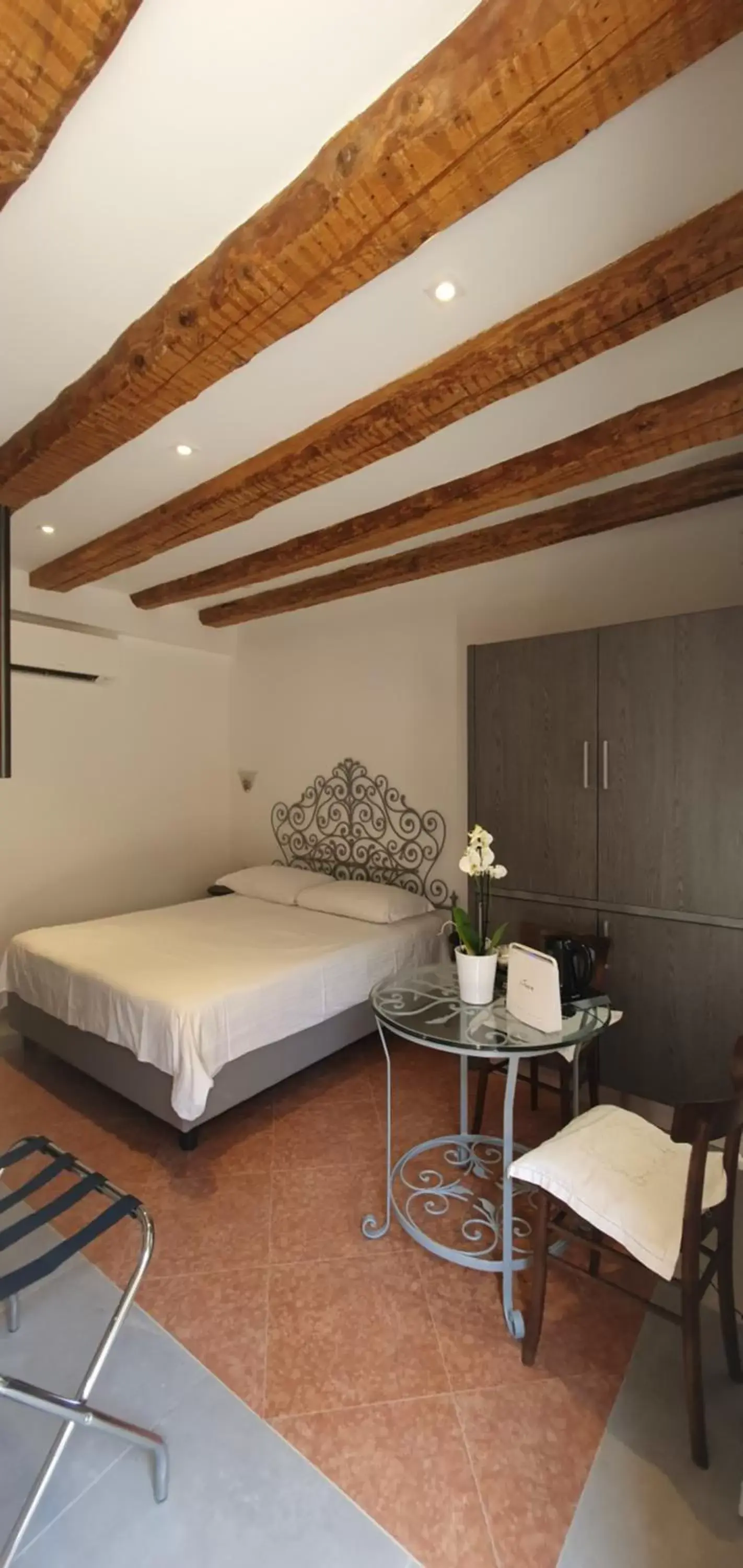 Bed in La Castellana Loft Hotel