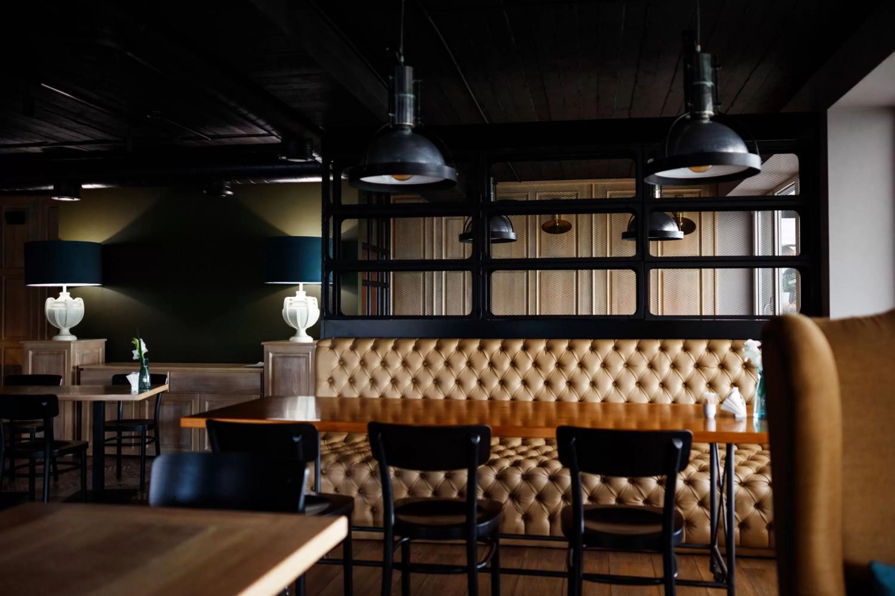 Restaurant/places to eat, Lounge/Bar in Rivoli Hotel