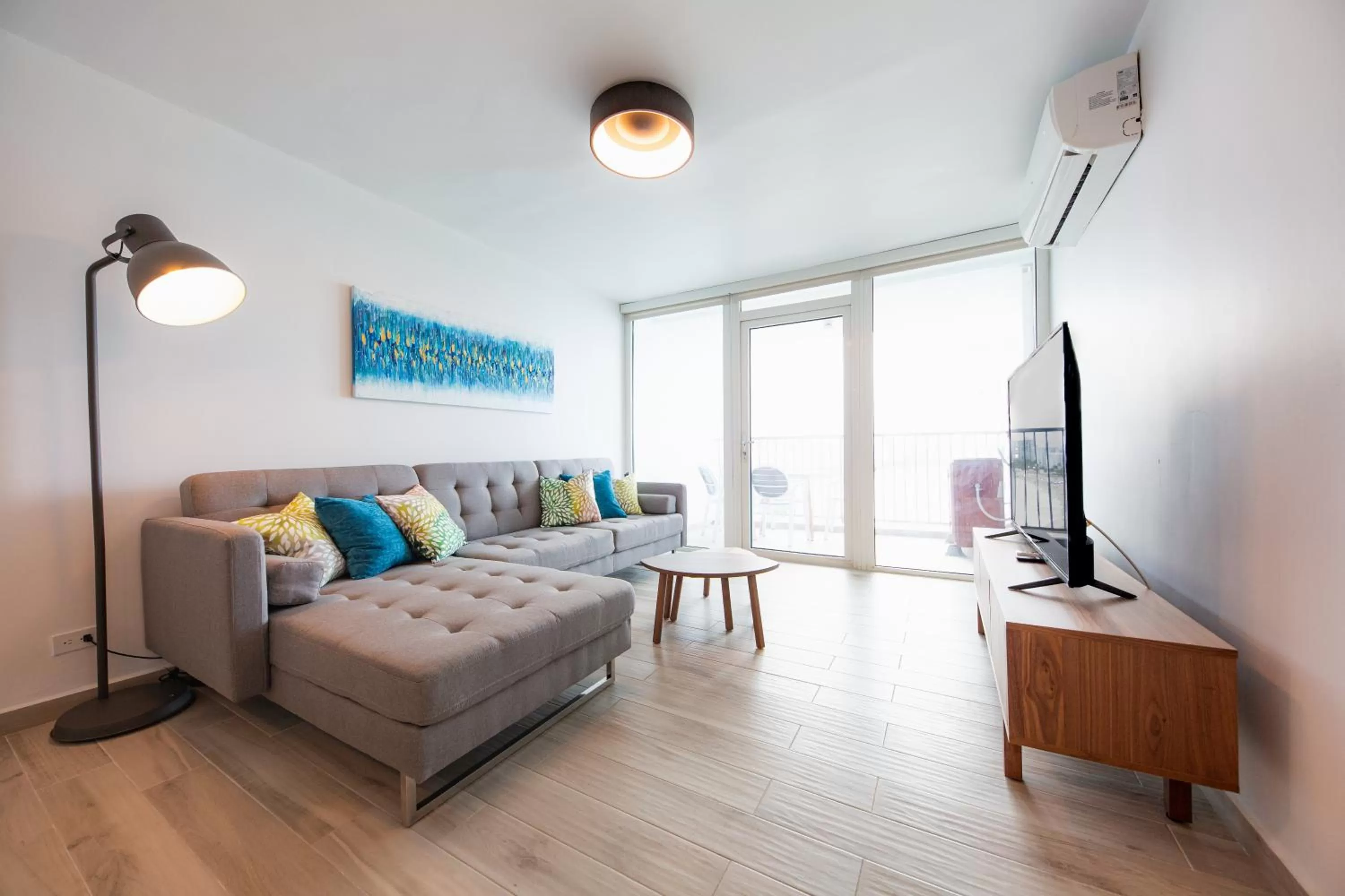 Living room in ESJ Towers by Chana