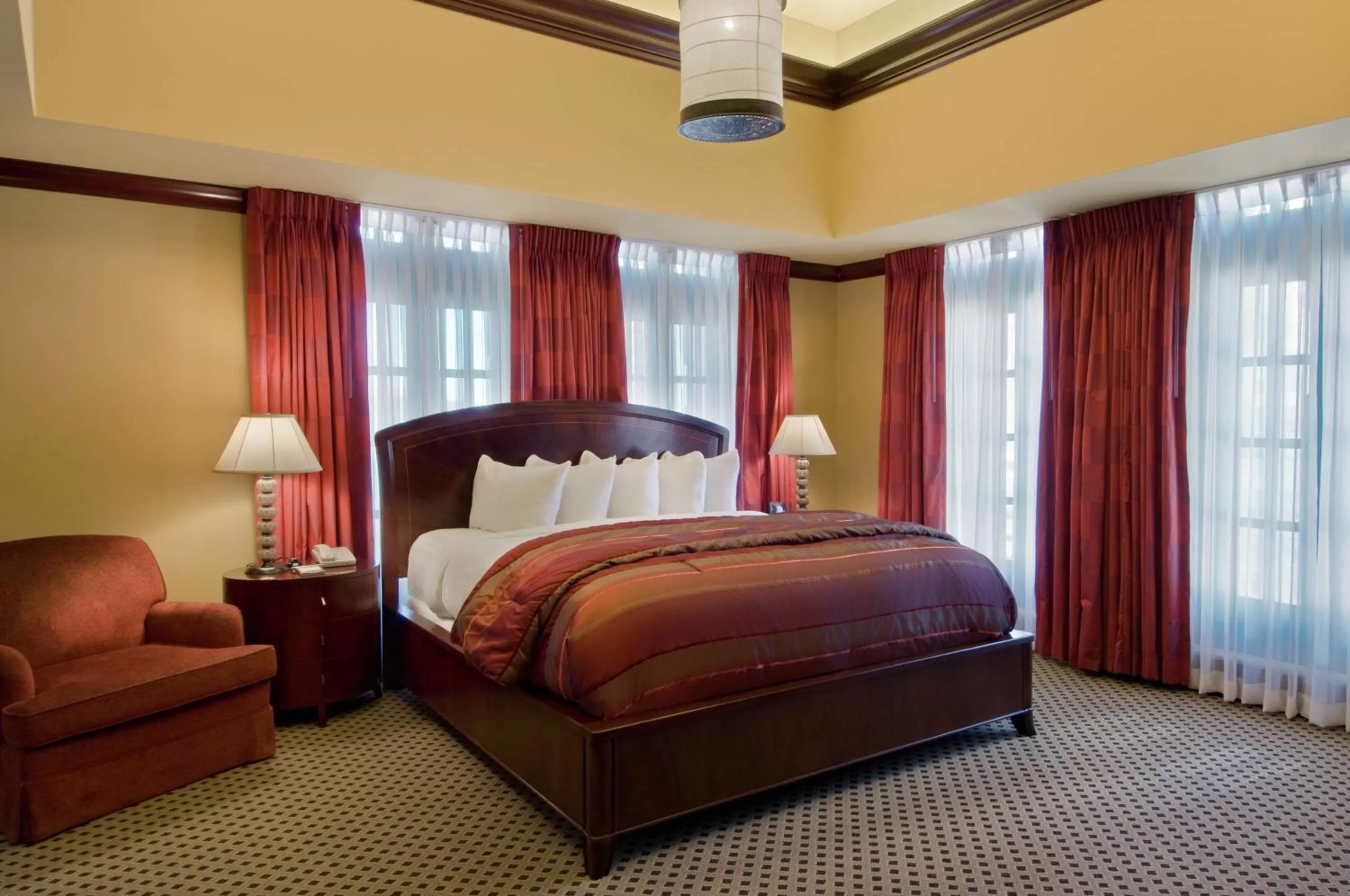 Bed in Hilton President Kansas City