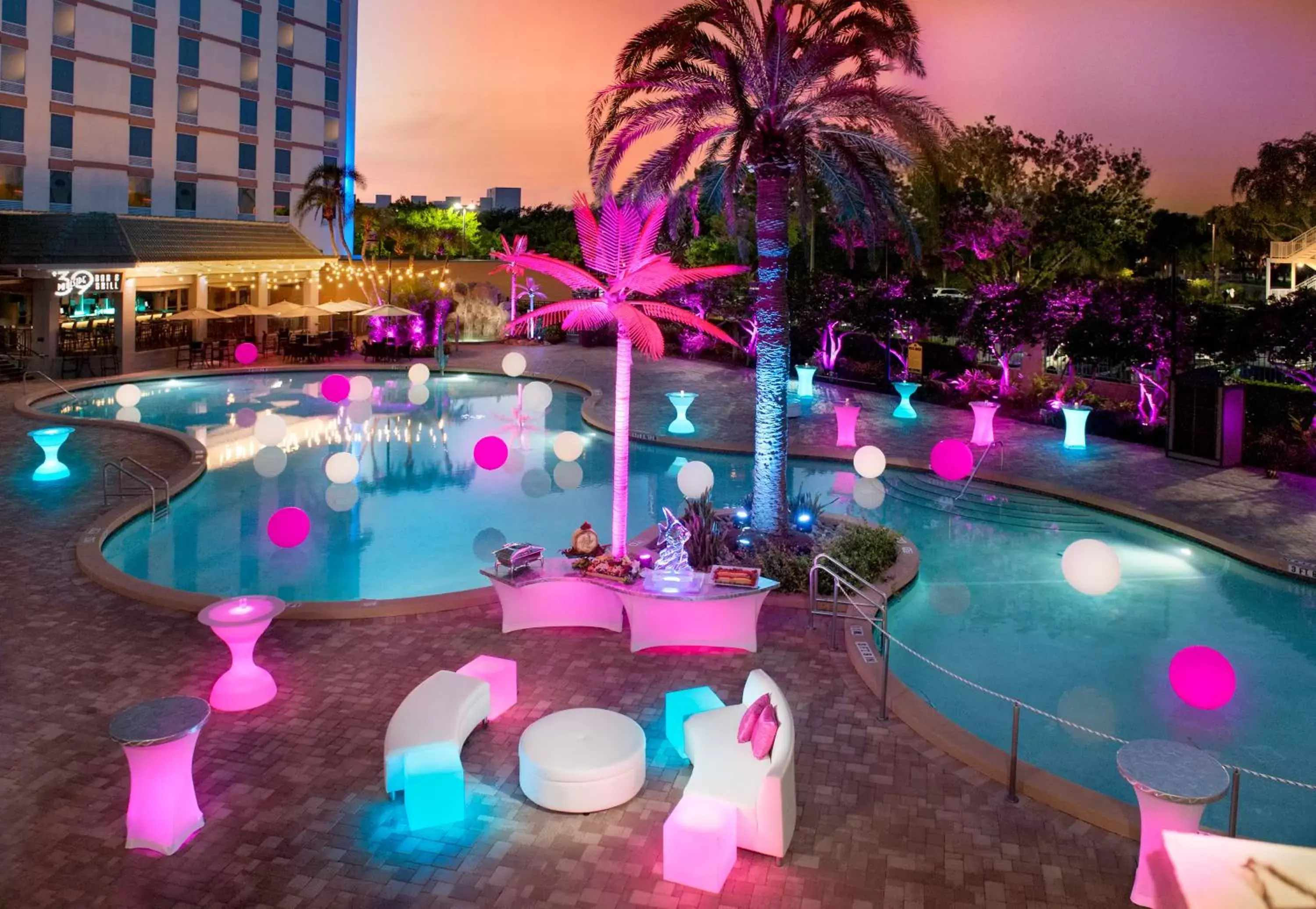 Business facilities, Swimming Pool in Rosen Plaza Hotel Orlando Convention Center
