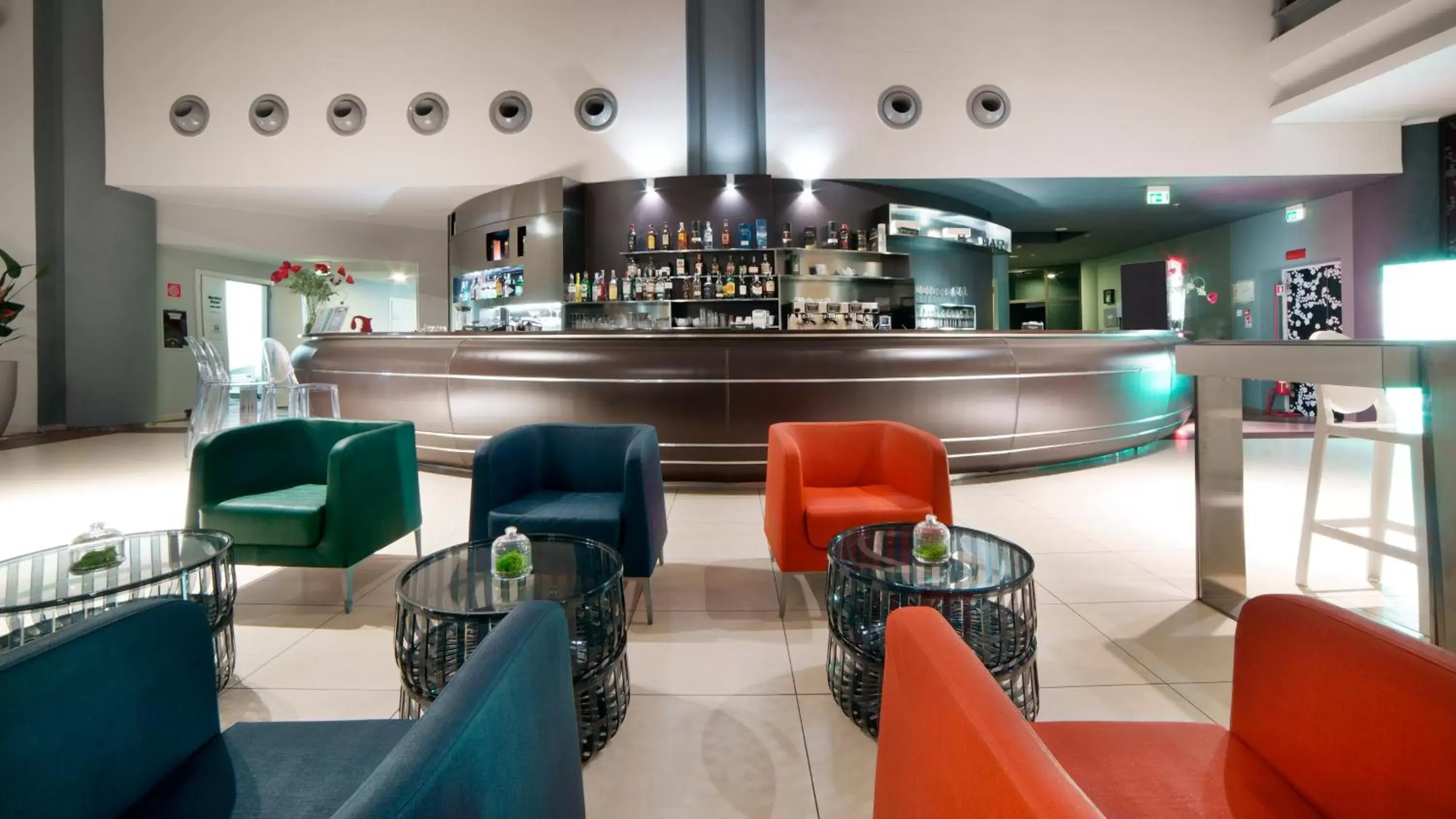 Lounge or bar, Lounge/Bar in Holiday Inn Nola - Naples Vulcano Buono, an IHG Hotel