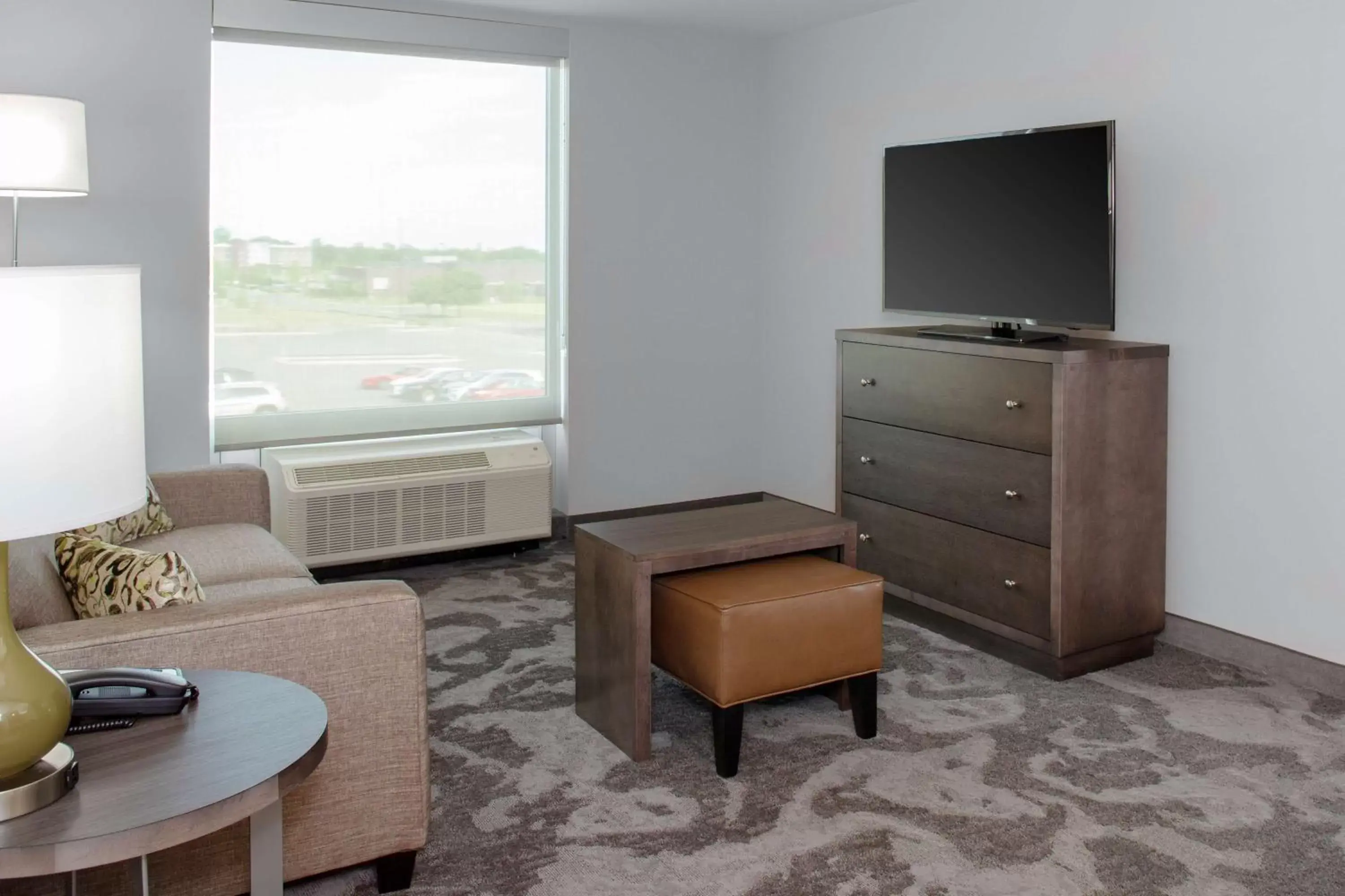 Bedroom, TV/Entertainment Center in Homewood Suites By Hilton Lansing Eastwood