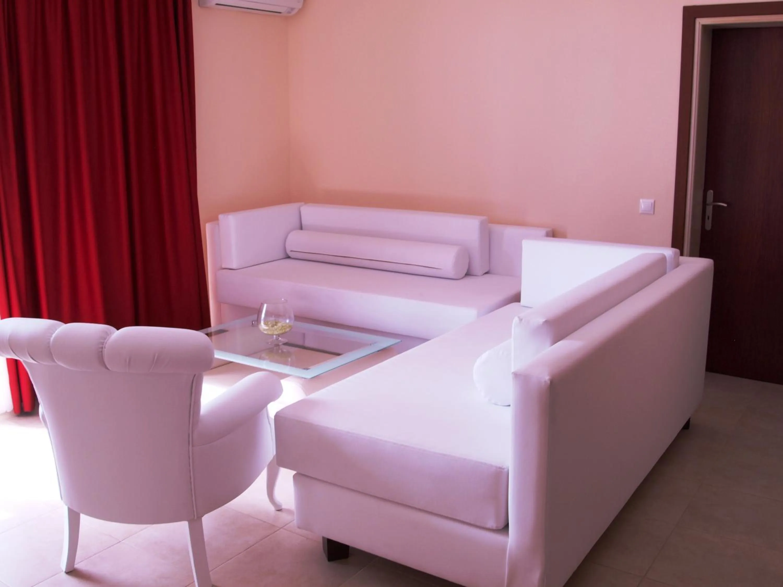 Living room, Bed in Castello Di Cavallieri Suites & Spa - Adults Only