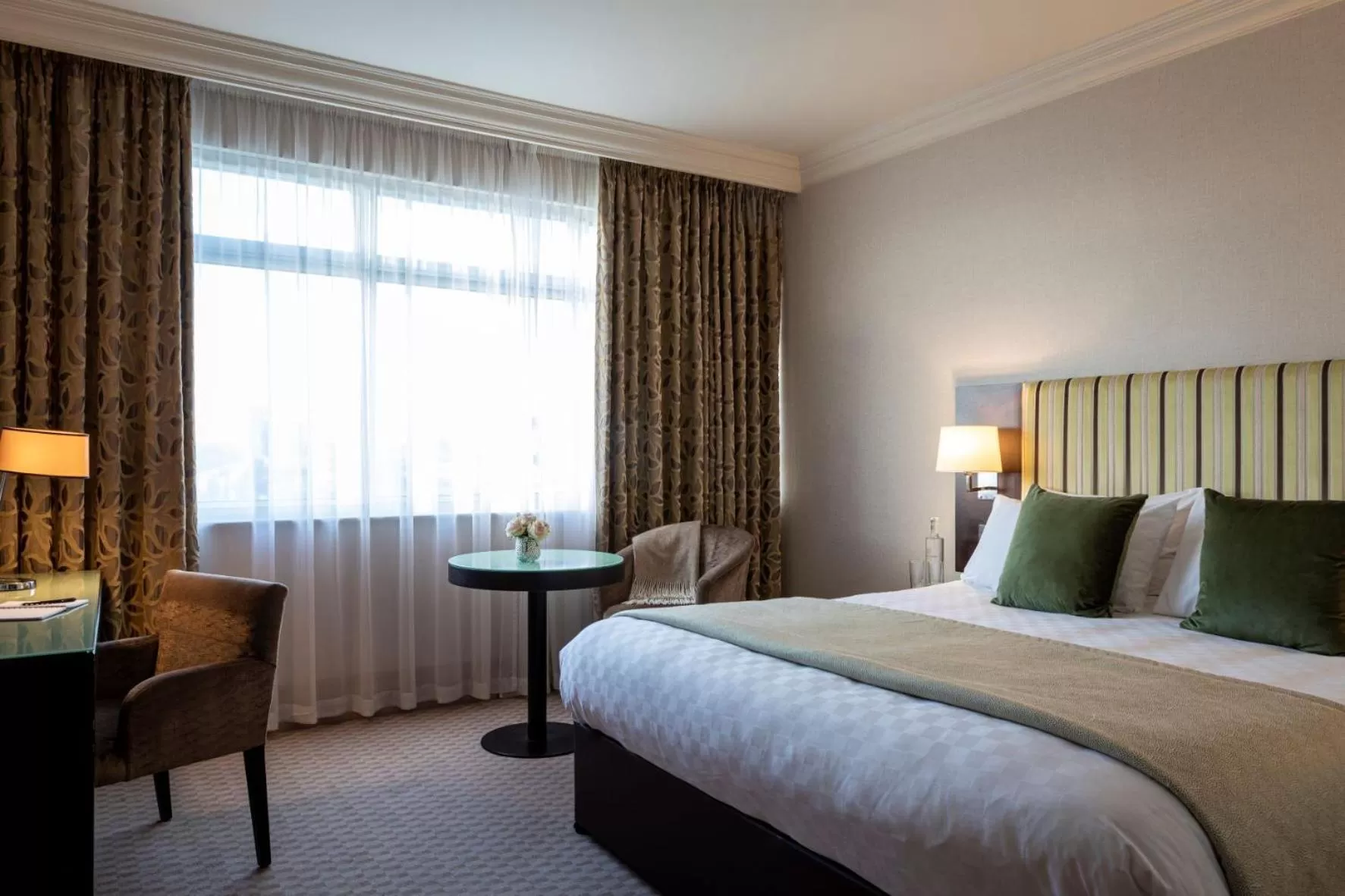 Seating area, Bed in The Cavendish London