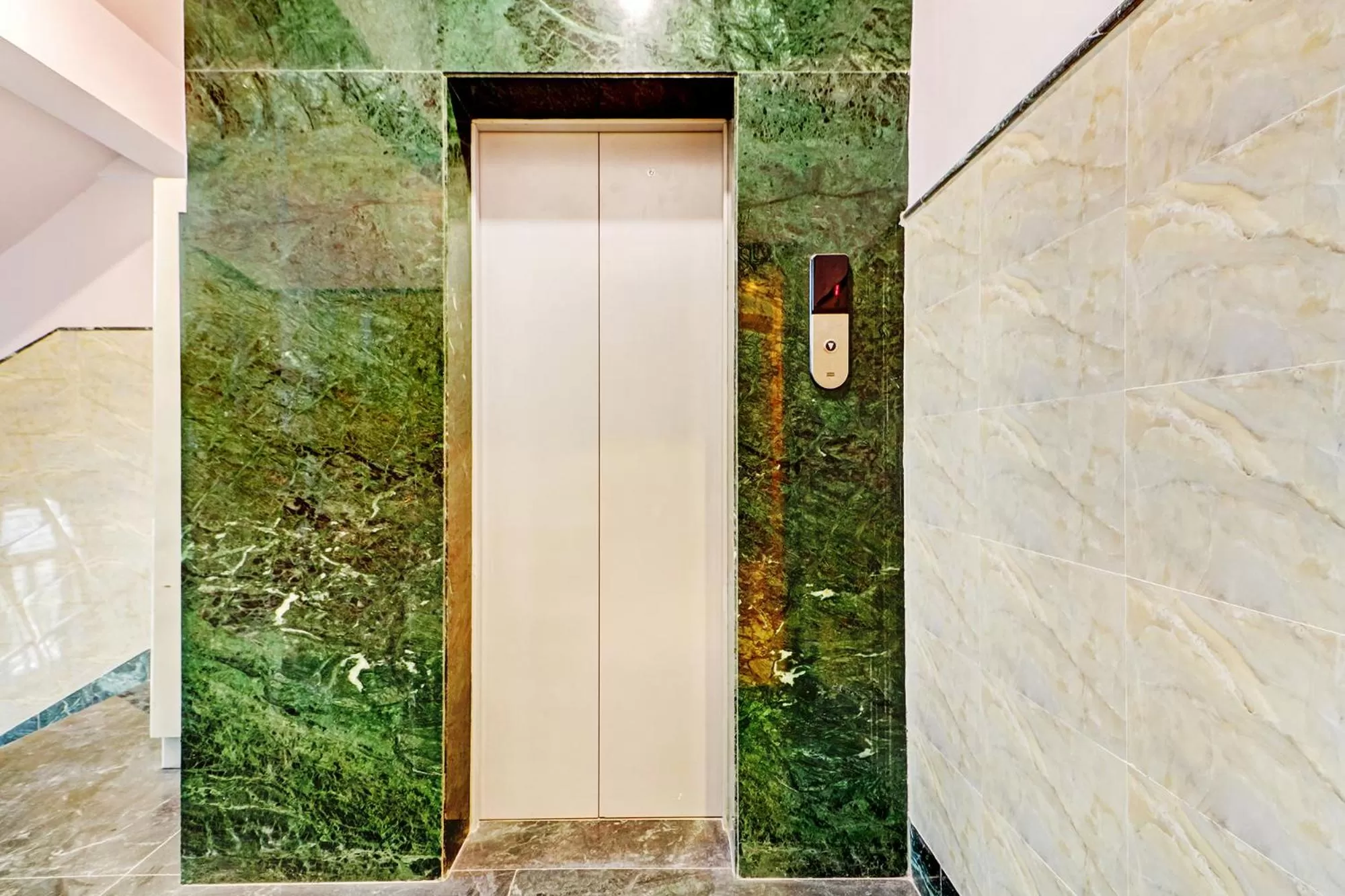 Lobby or reception in FabExpress Step Inn - Nr Biswa Bangla Gate