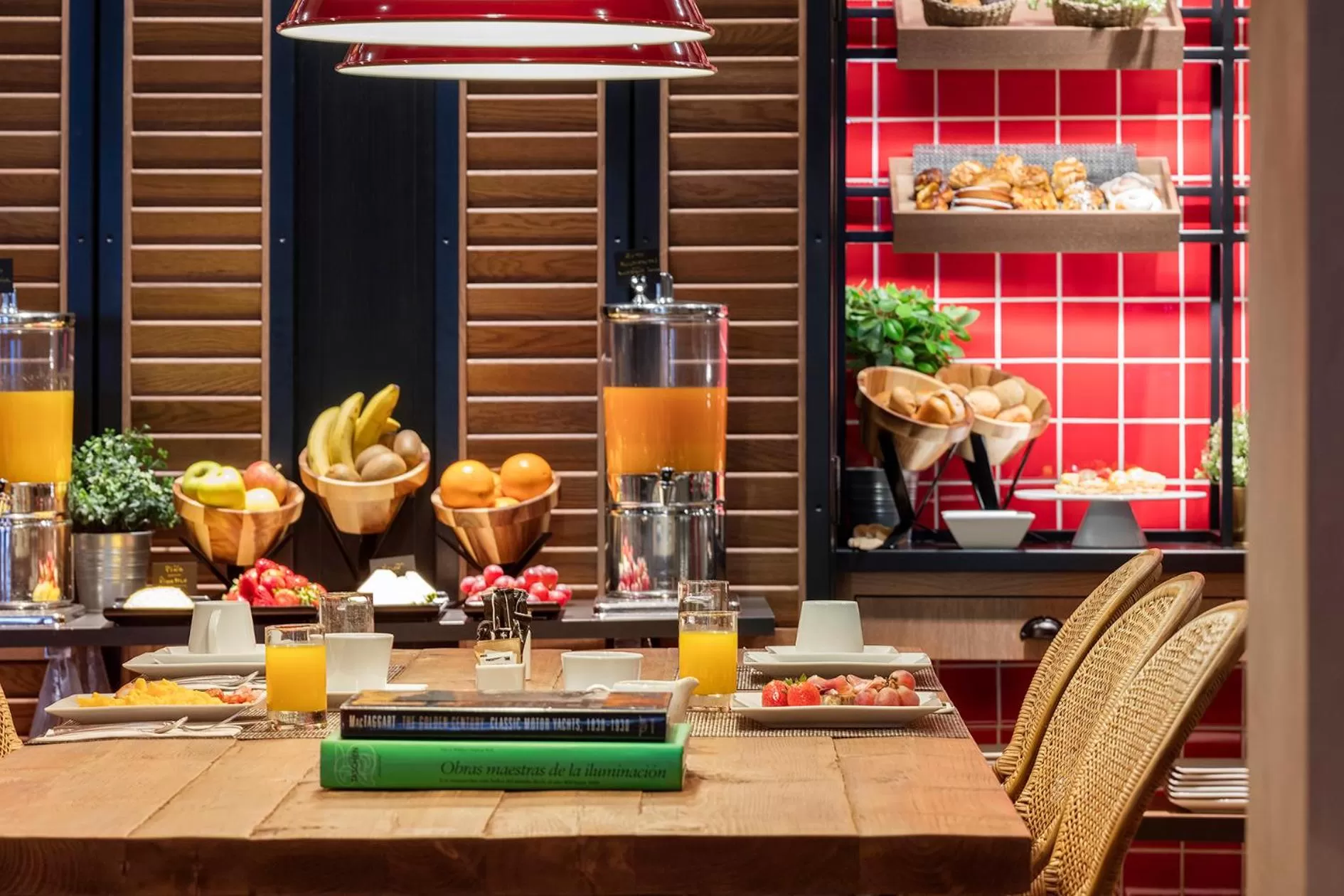 Restaurant/places to eat in Casa Elliot Hotel