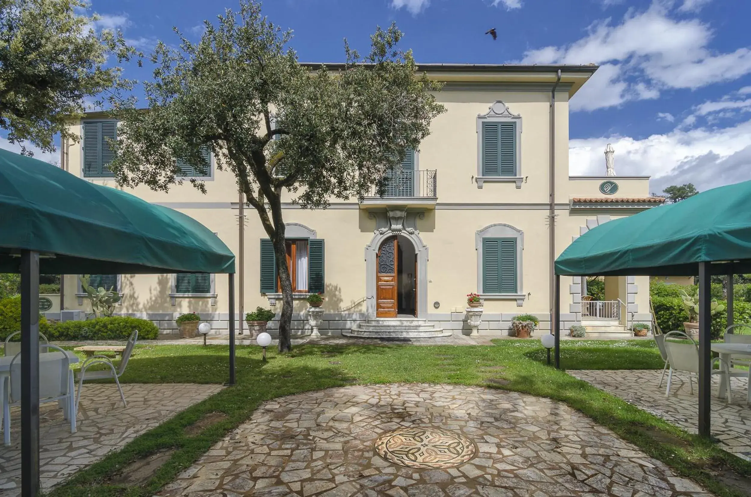 Facade/entrance, Property Building in Hotel Verdemare