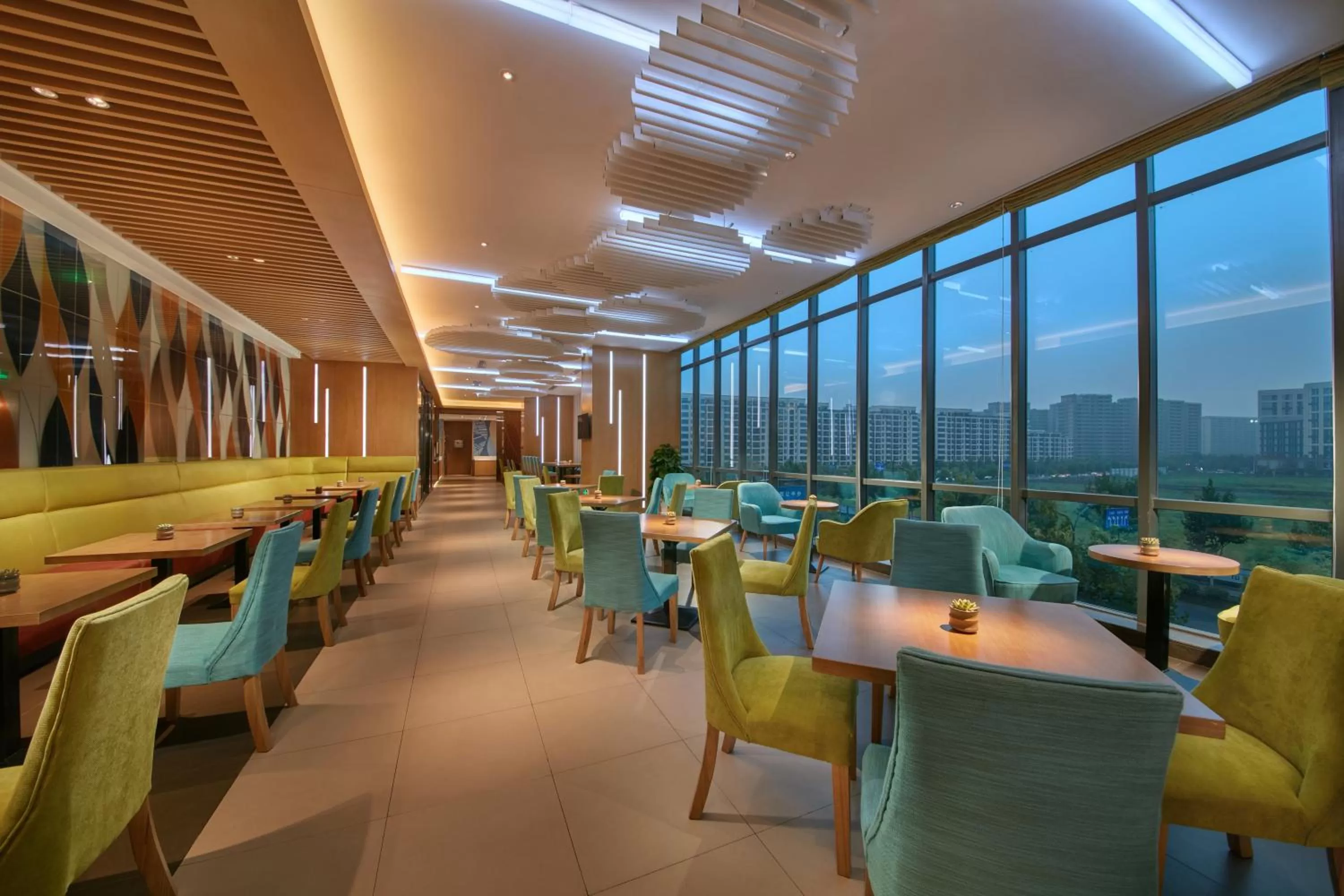 Restaurant/places to eat in Holiday Inn Express Hangzhou East Station by IHG