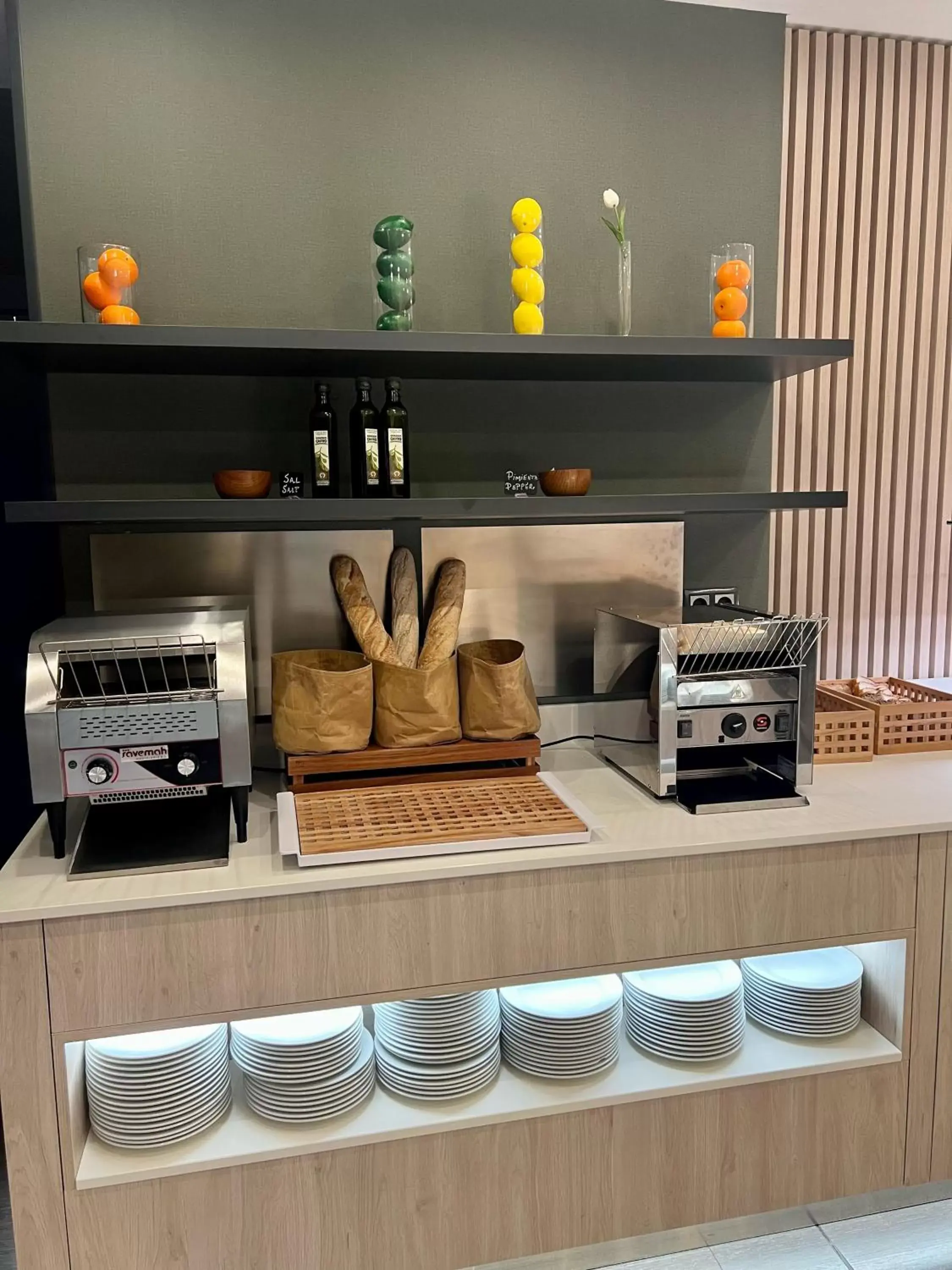 Buffet breakfast, Kitchen/Kitchenette in Hotel Tent Granada