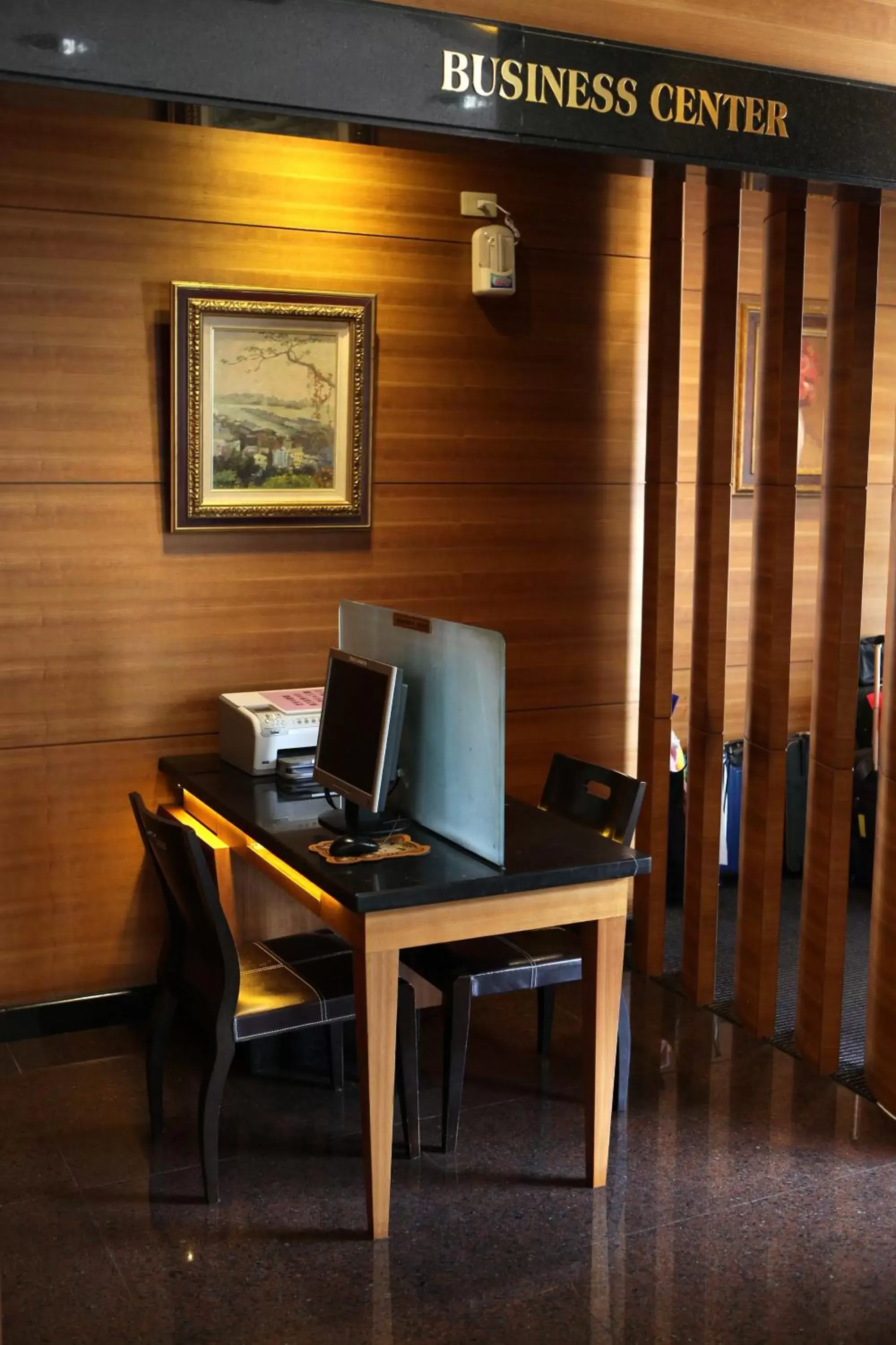 Business facilities, TV/Entertainment Center in King's Town Hotel