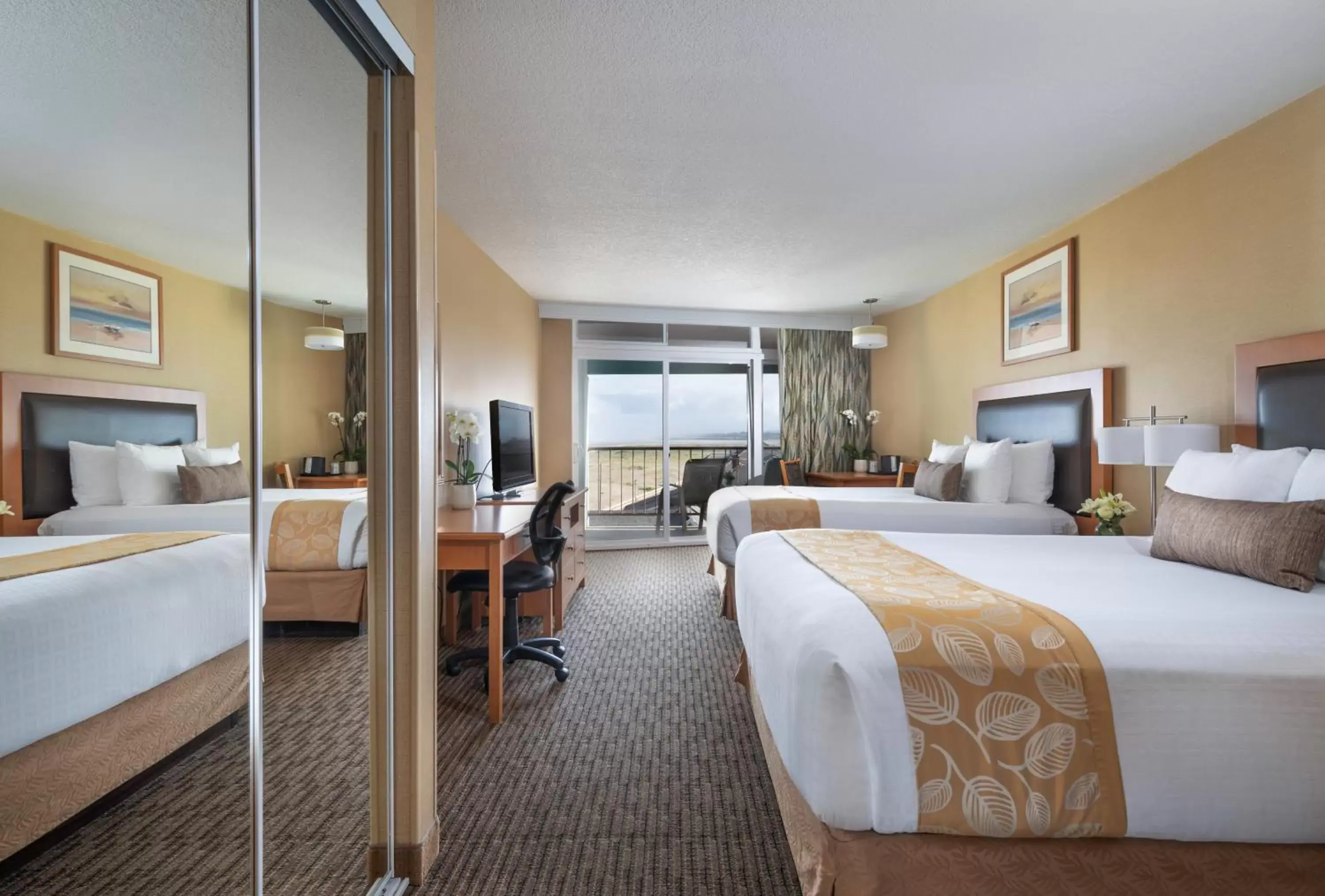 Photo of the whole room, Bed in Best Western Plus Ocean View Resort