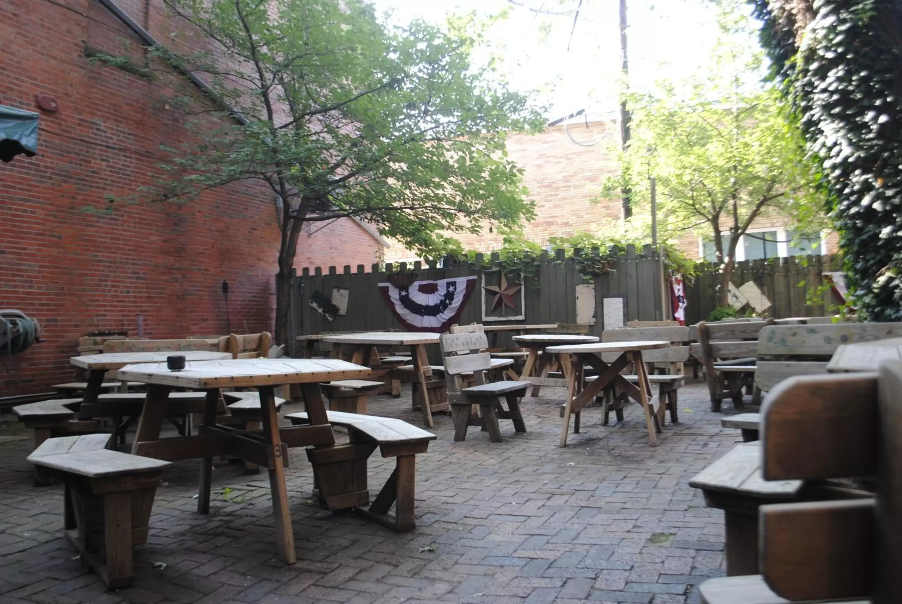 Patio, Restaurant/Places to Eat in Hotel Millersburg