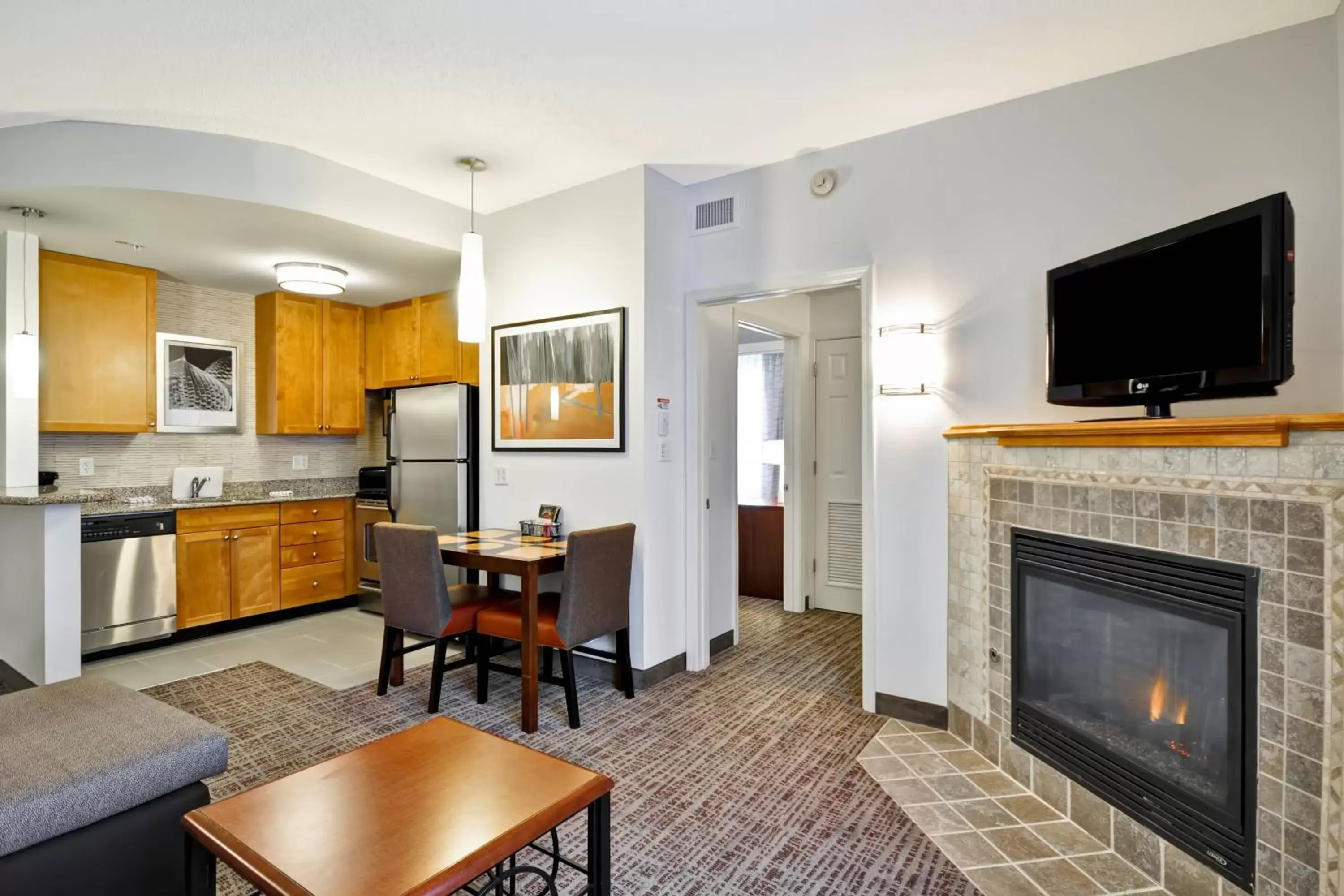 Bedroom, TV/Entertainment Center in Residence Inn Saint Louis O'Fallon