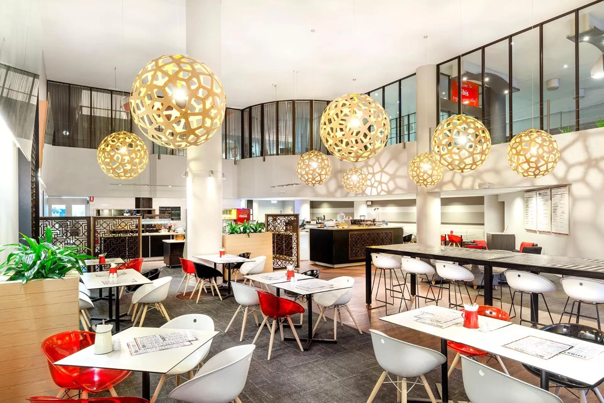 Restaurant/places to eat in ibis Melbourne Hotel and Apartments