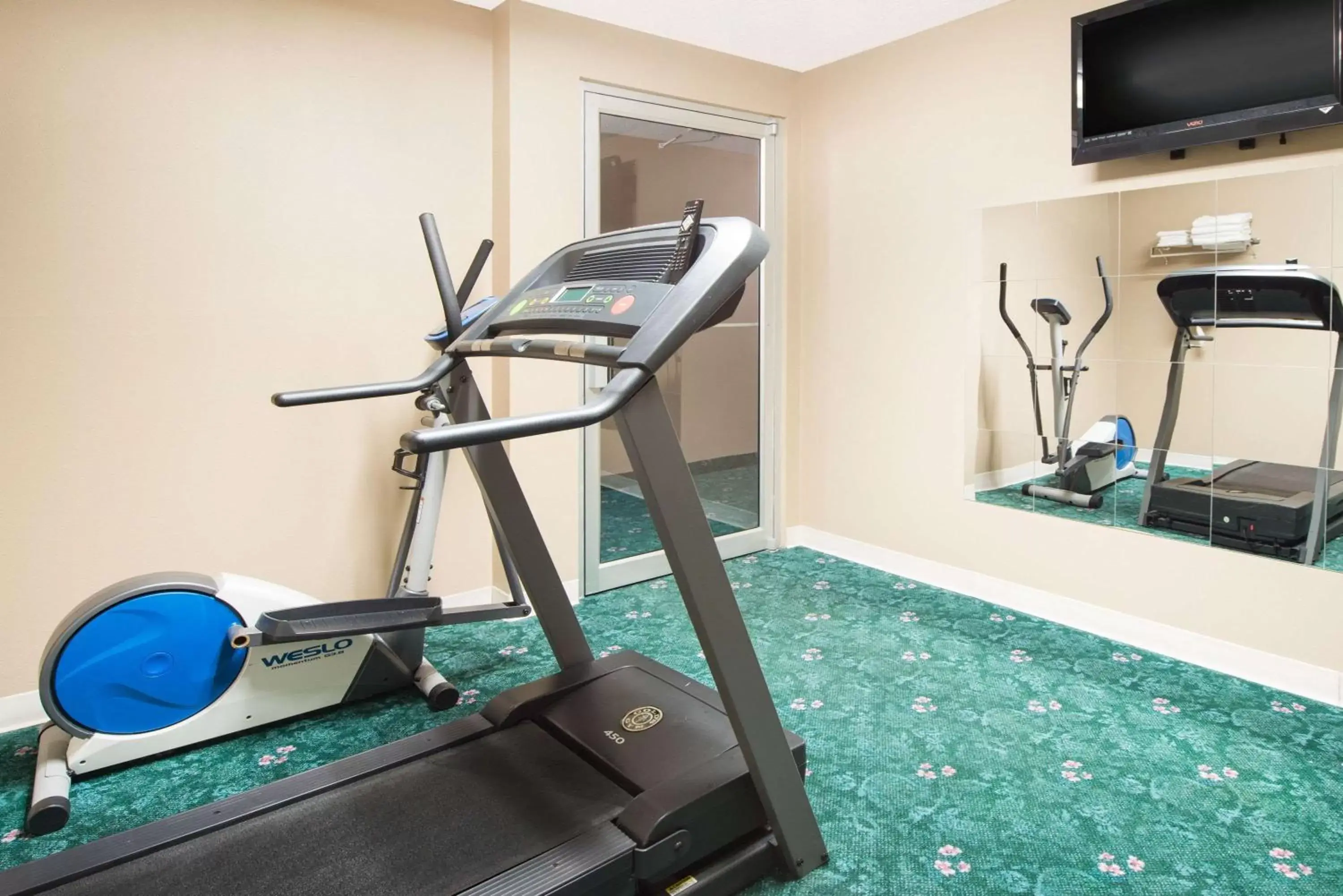 Fitness centre/facilities, Fitness Center/Facilities in Super 8 by Wyndham Lamar