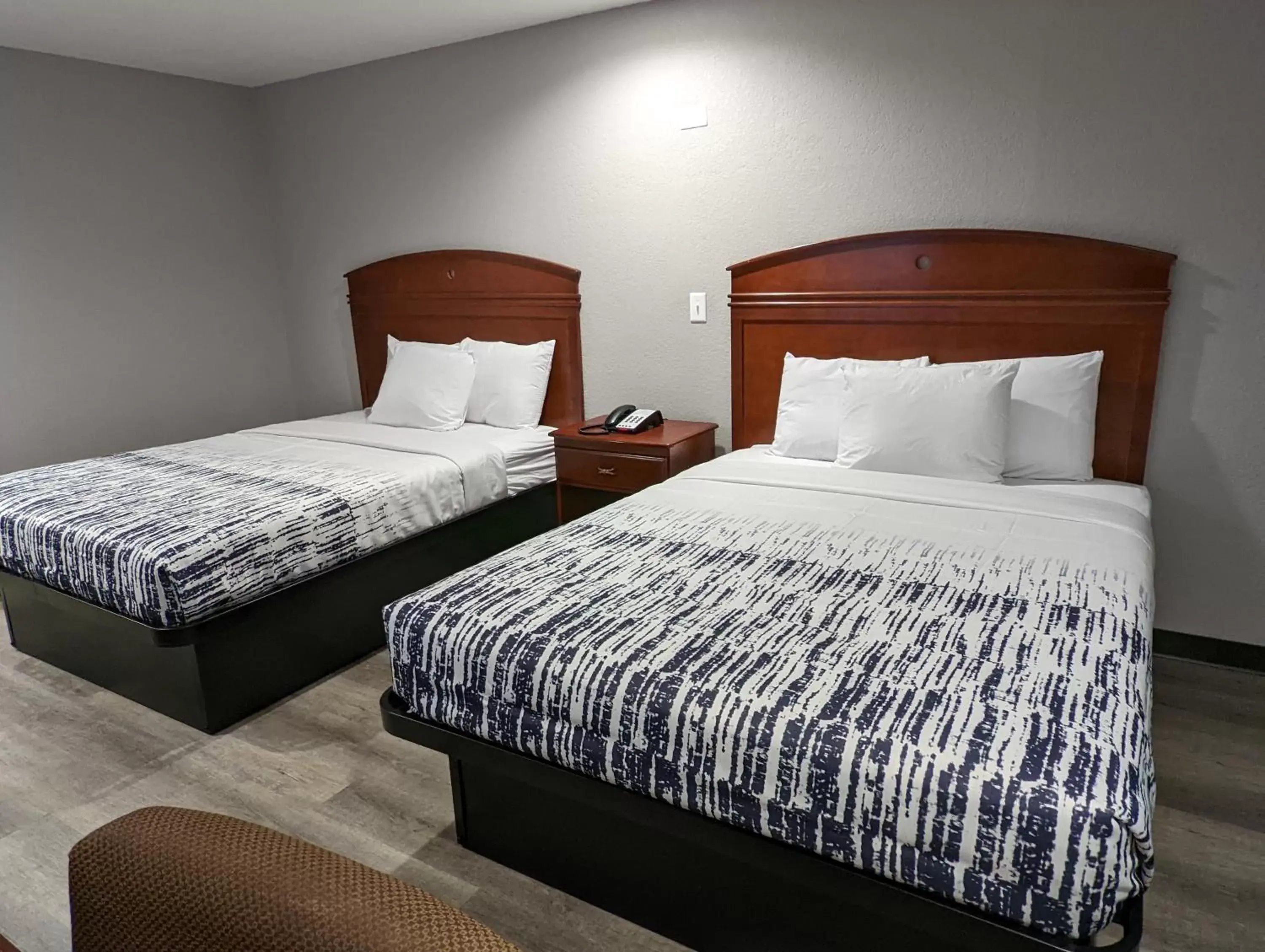 Property building, Bed in OKC Hotel