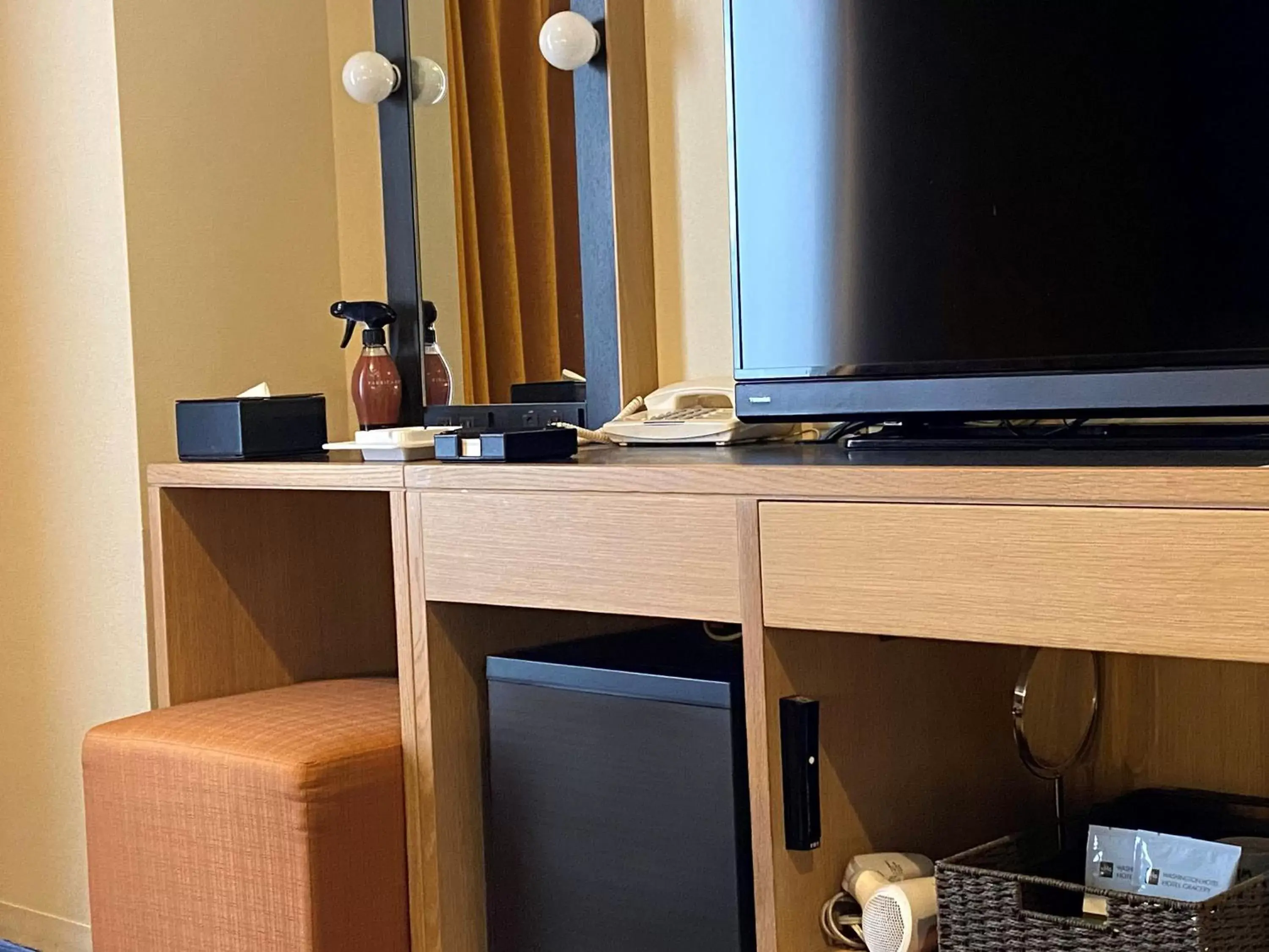 Photo of the whole room, TV/Entertainment Center in Kansai Airport Washington Hotel