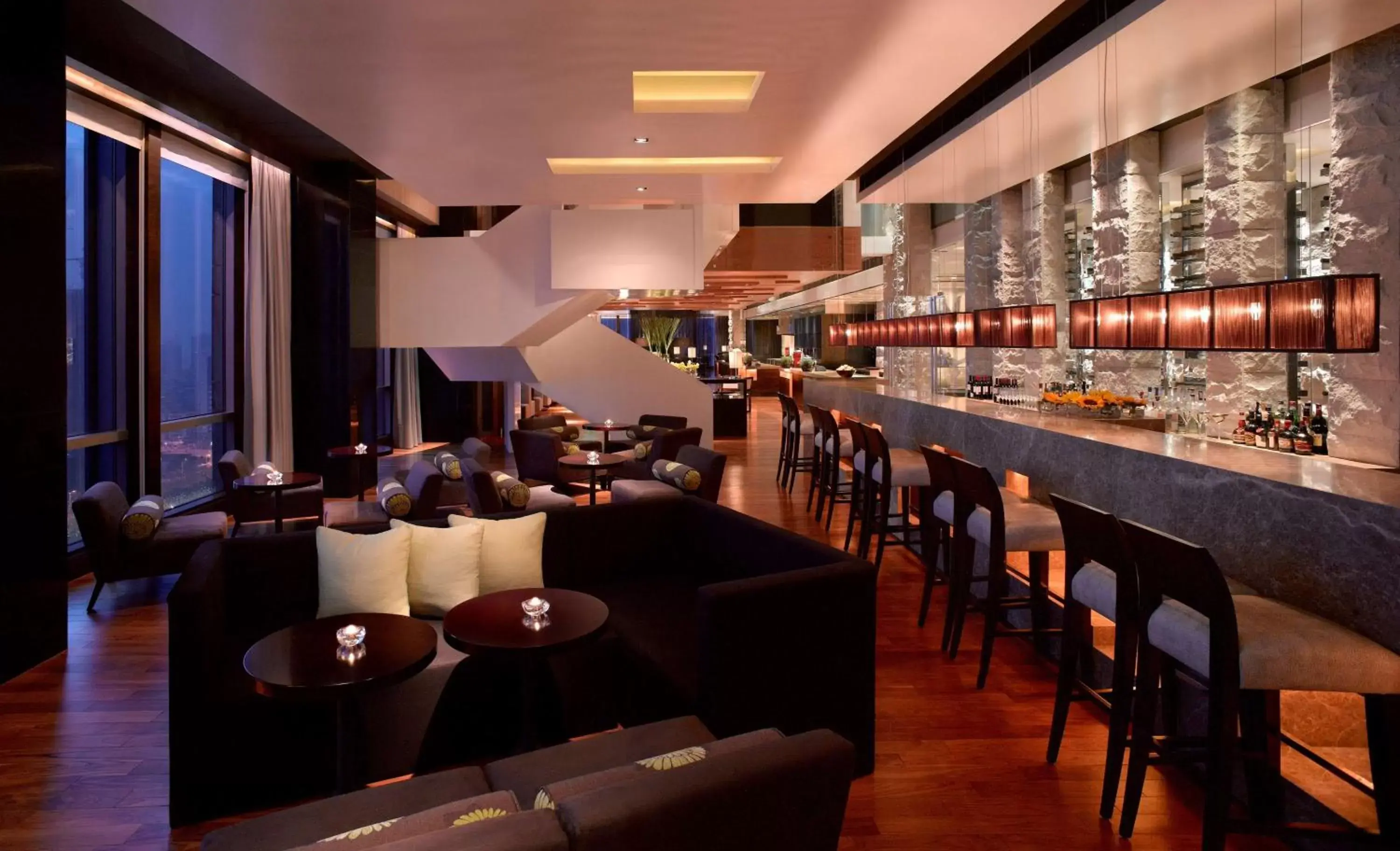 Lounge or bar in Grand Hyatt Guangzhou Lounge or bar in Grand Hyatt Guangzhou