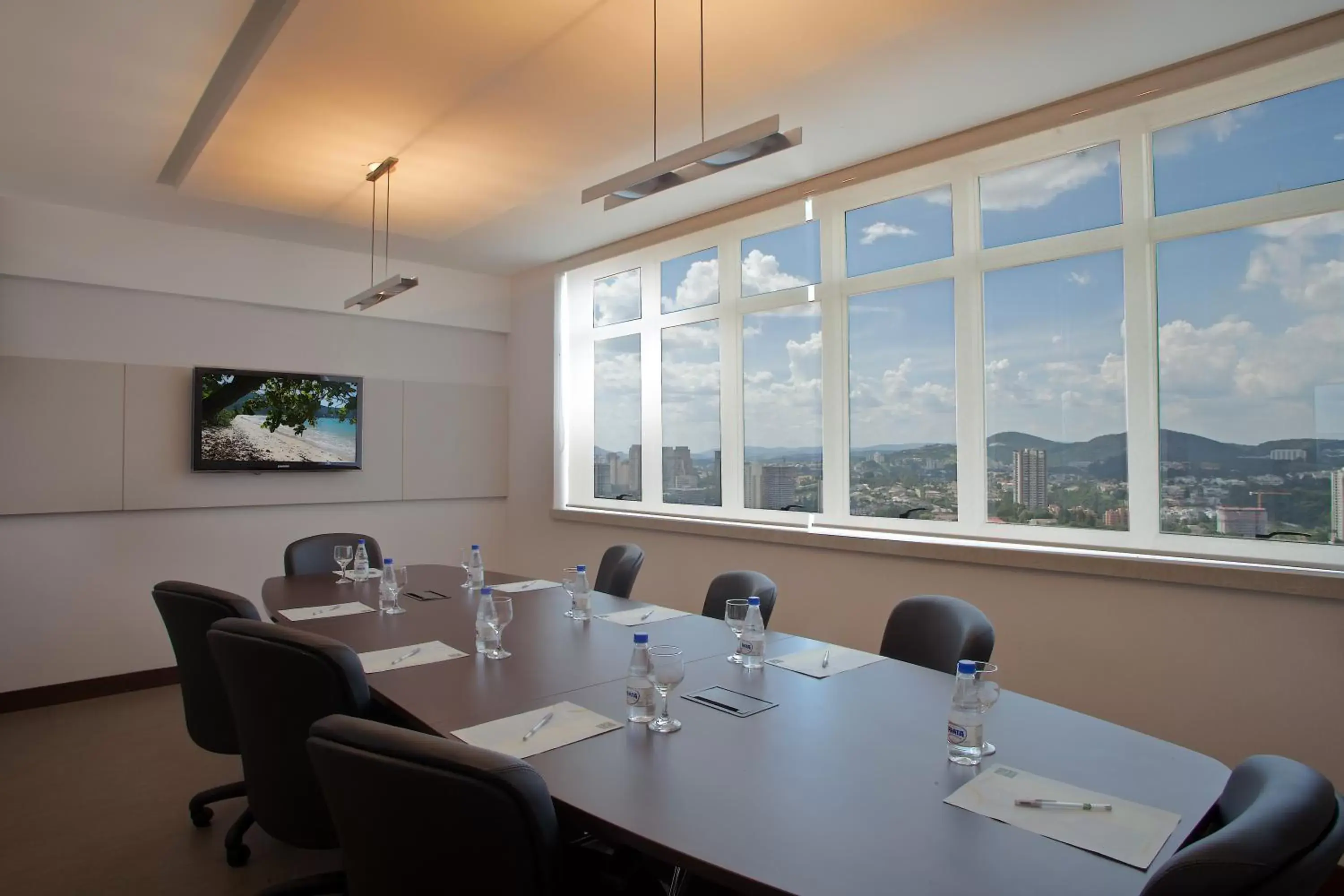 Business facilities in Quality Suites Alphaville