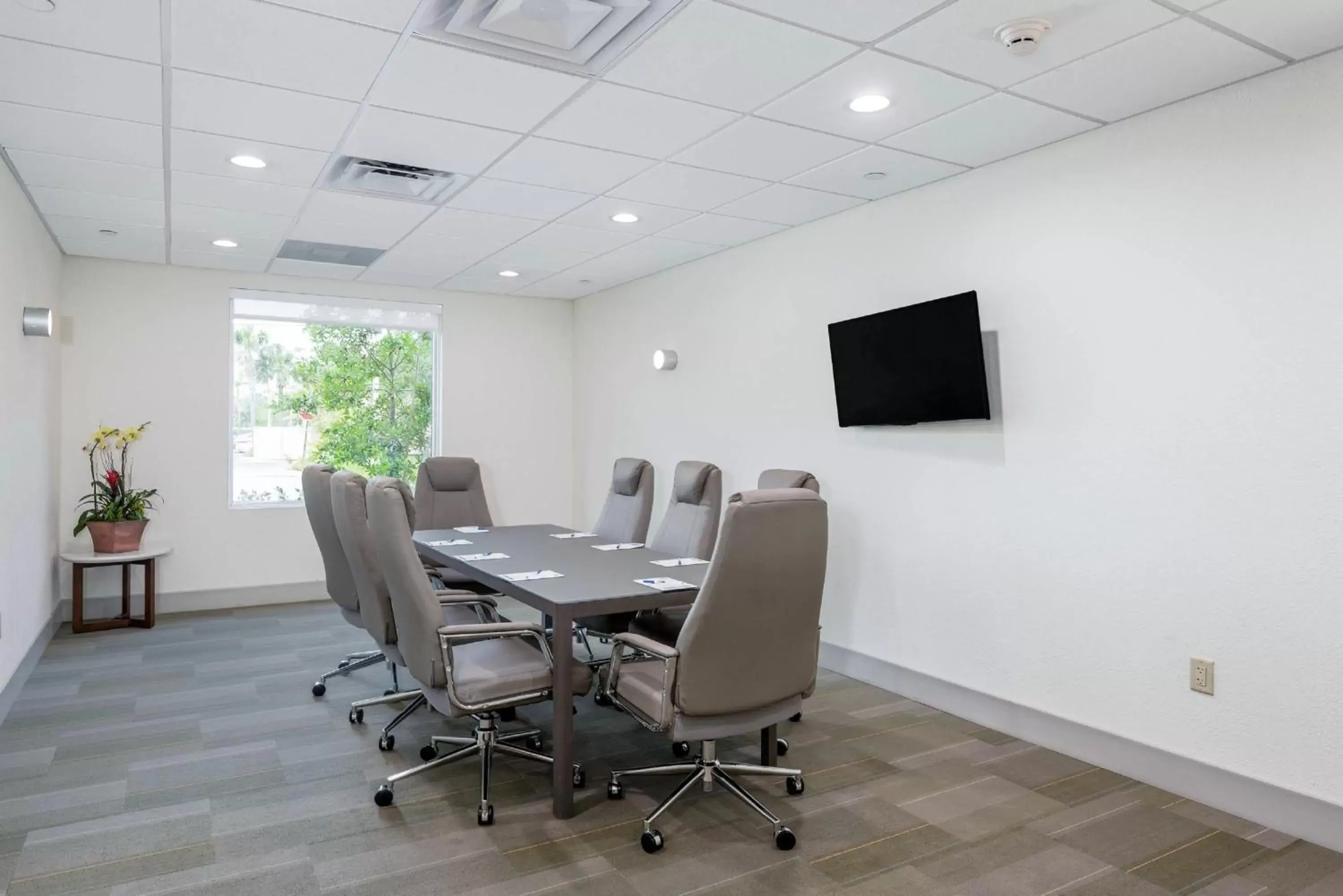 Meeting/conference room in Holiday Inn Express & Suites Boynton Beach East, an IHG Hotel