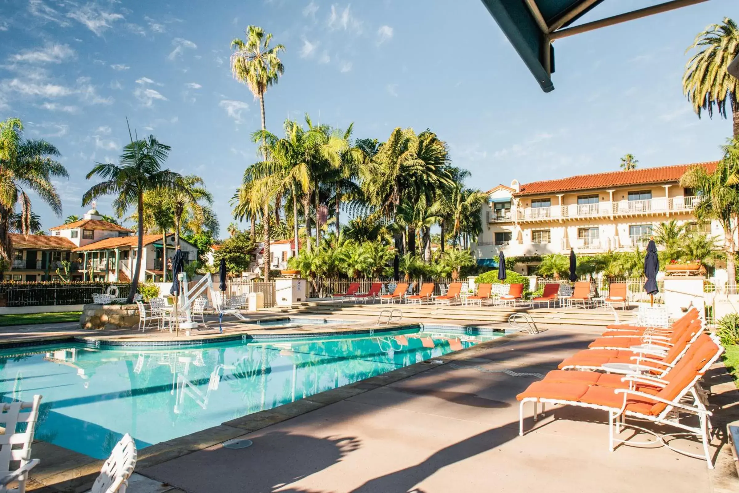 Pool view, Swimming Pool in Harbor View Inn