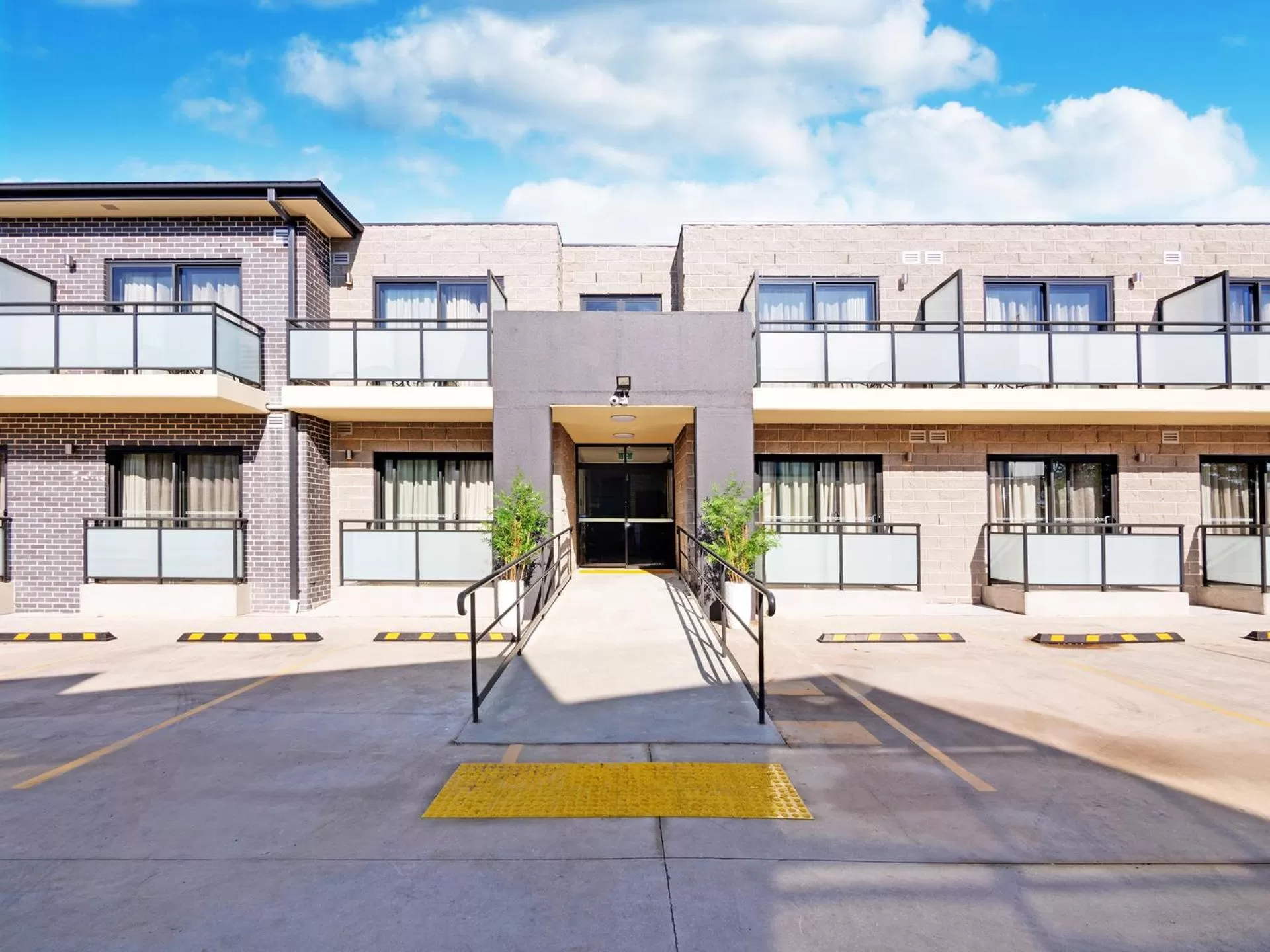 Facade/entrance in Value Suites Penrith