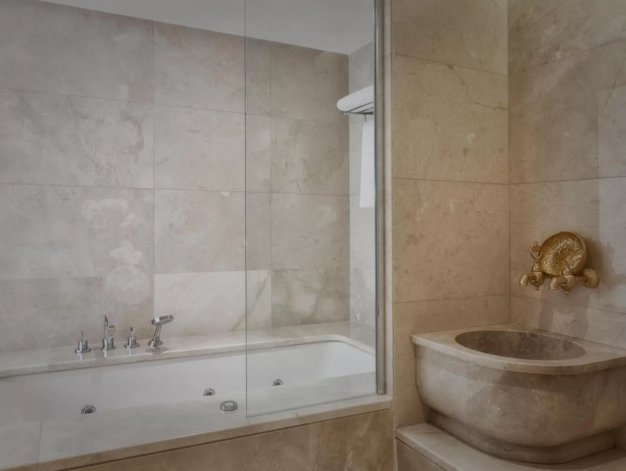 Toilet, Bathroom in CVK Park Bosphorus Hotel Istanbul