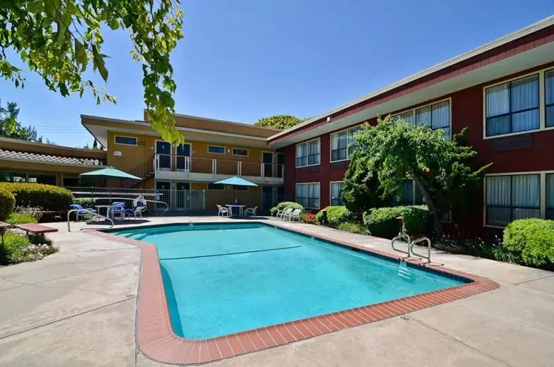 Swimming pool, Property Building in County Inn