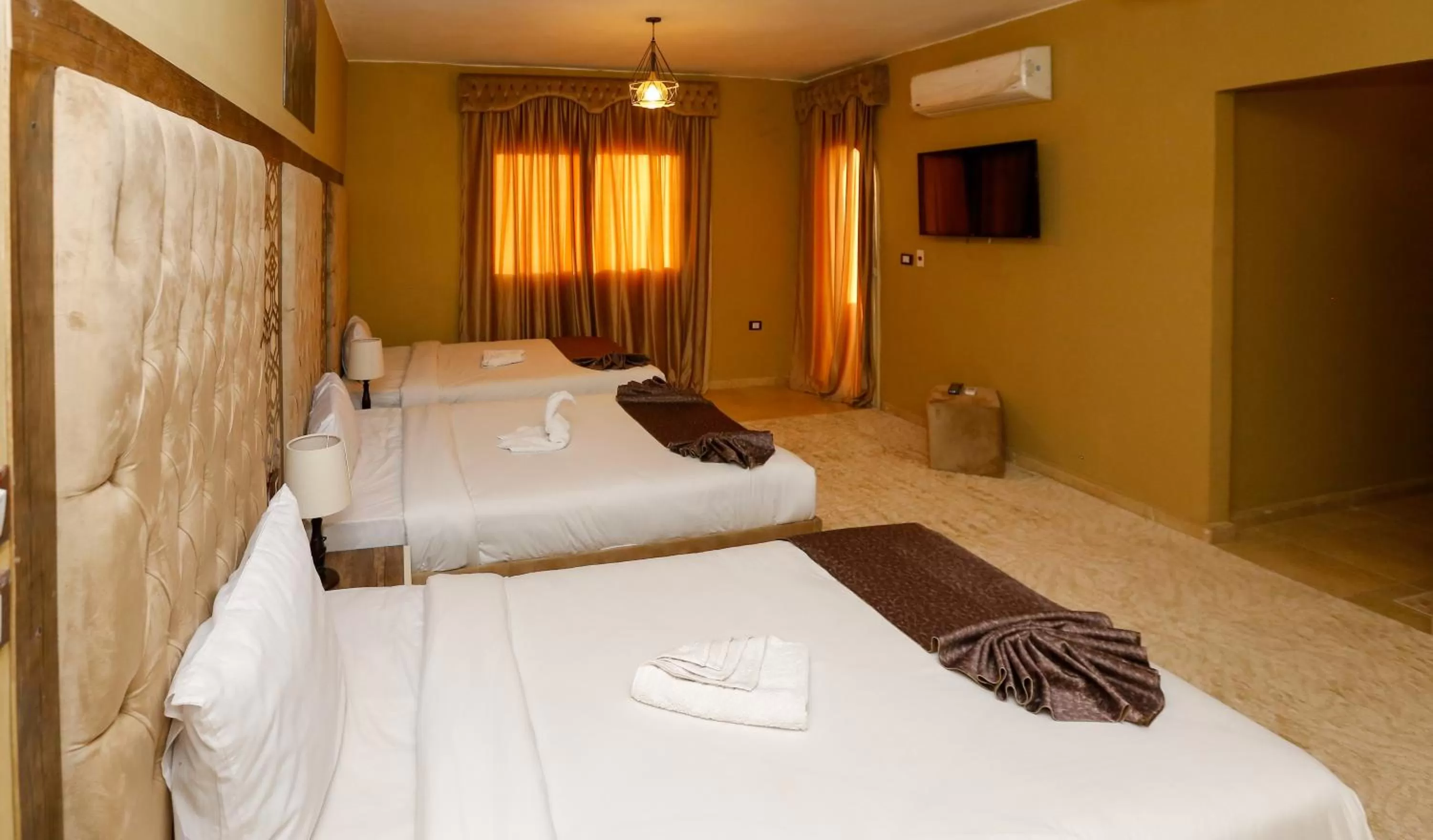 Bed in King Cheops Inn - Pyramid View