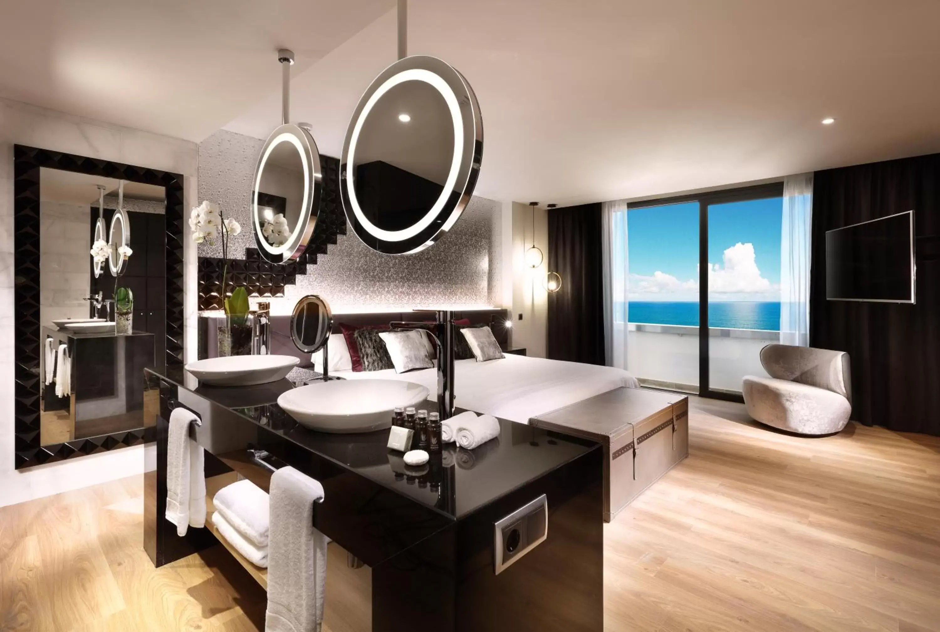 Rock Suite Platinum (2 Adults + 2 Children) in Hard Rock Hotel Tenerife