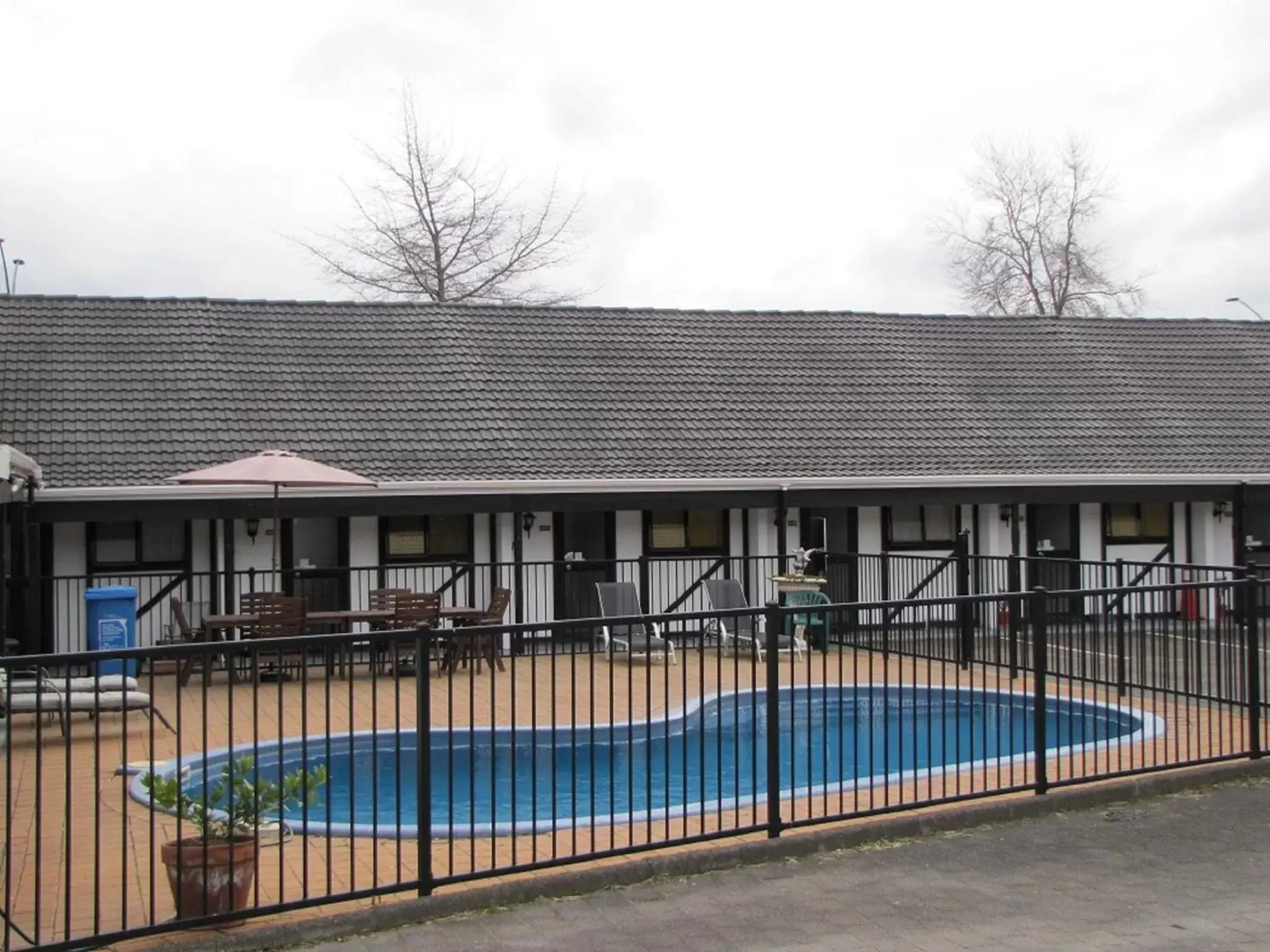 Property building, Swimming Pool in Devonwood Motel