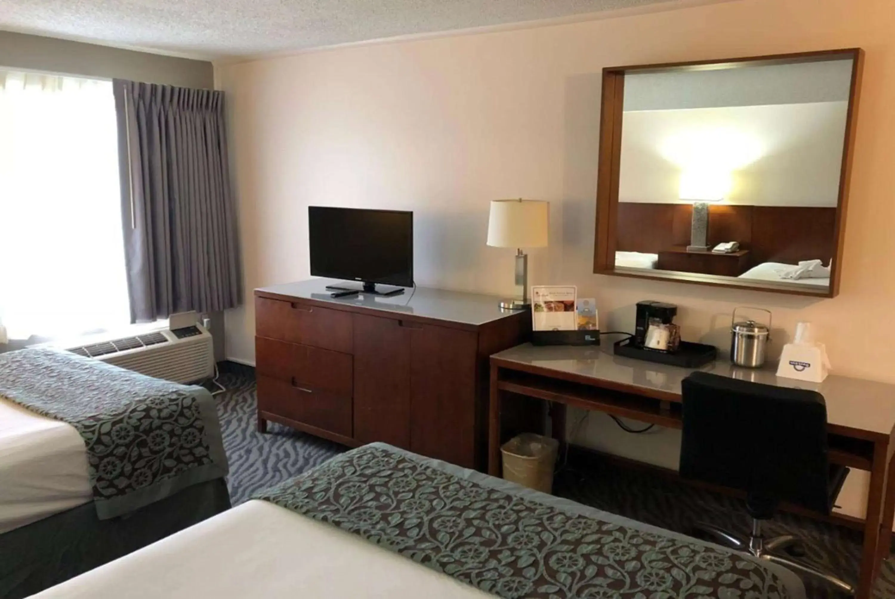 Photo of the whole room, TV/Entertainment Center in Days Inn by Wyndham Manassas Battlefield
