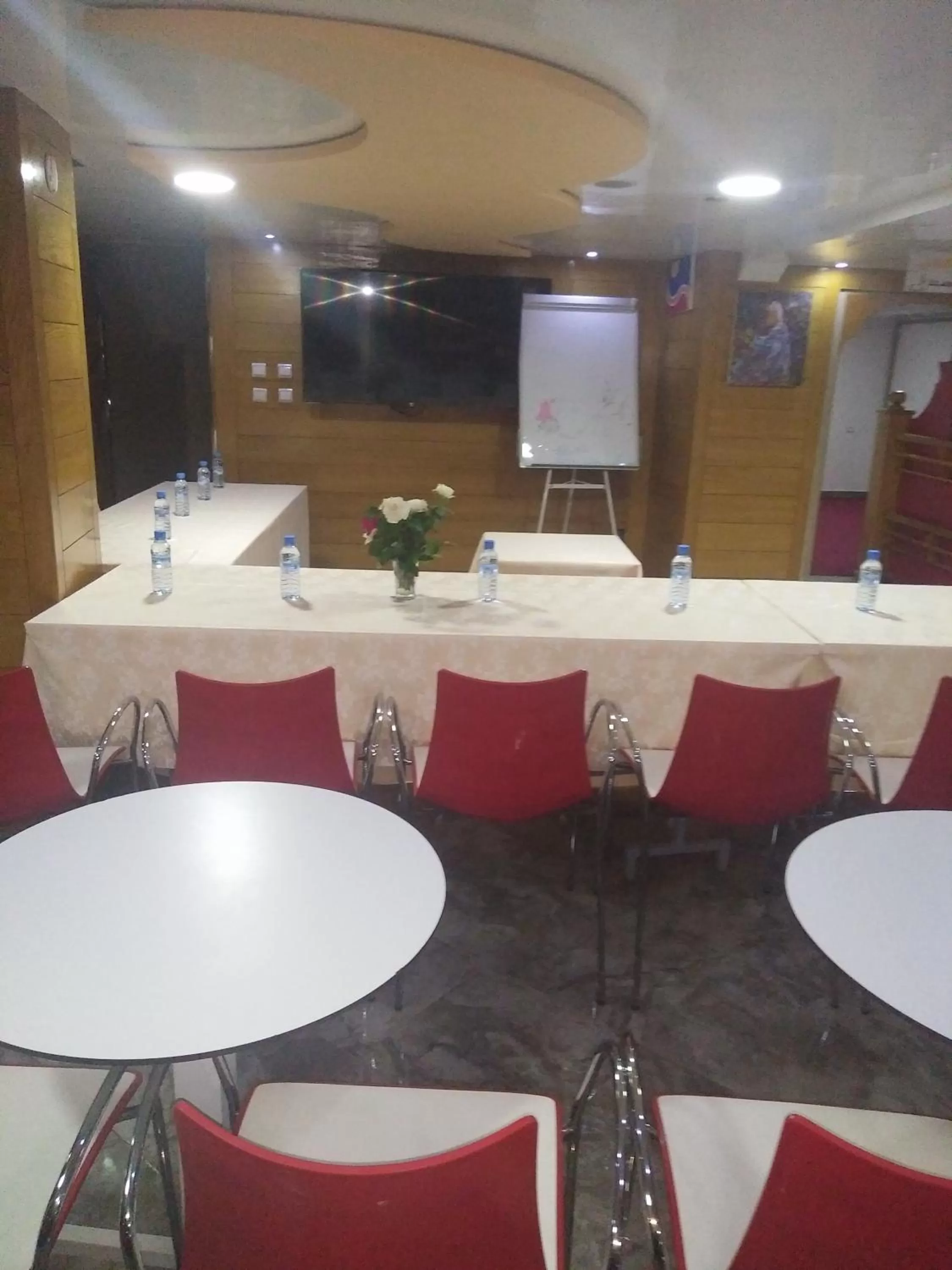 Hôtel Hadaik Ain Asserdoune