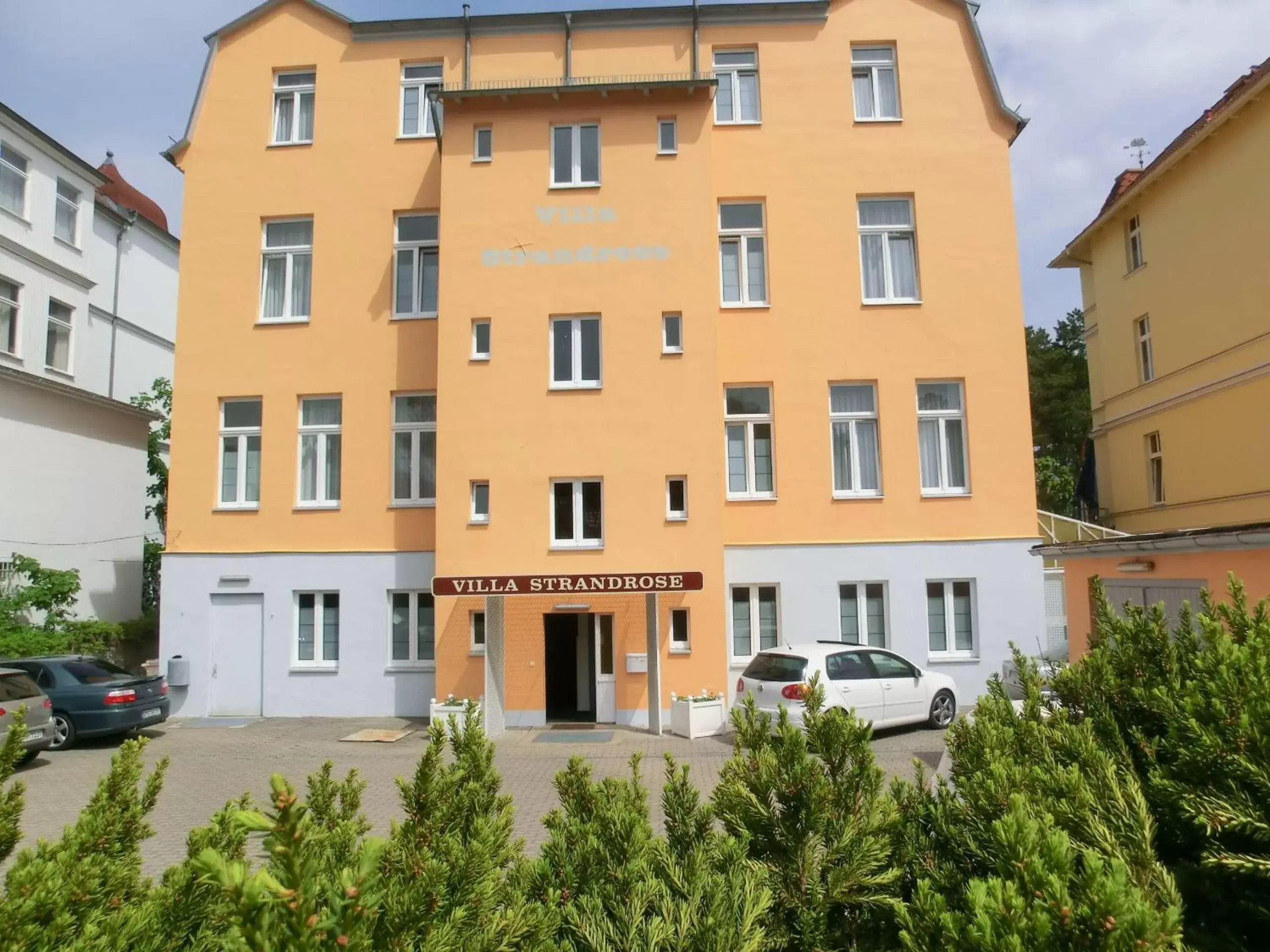 Facade/entrance, Property Building in Hotel Villa Strandrose