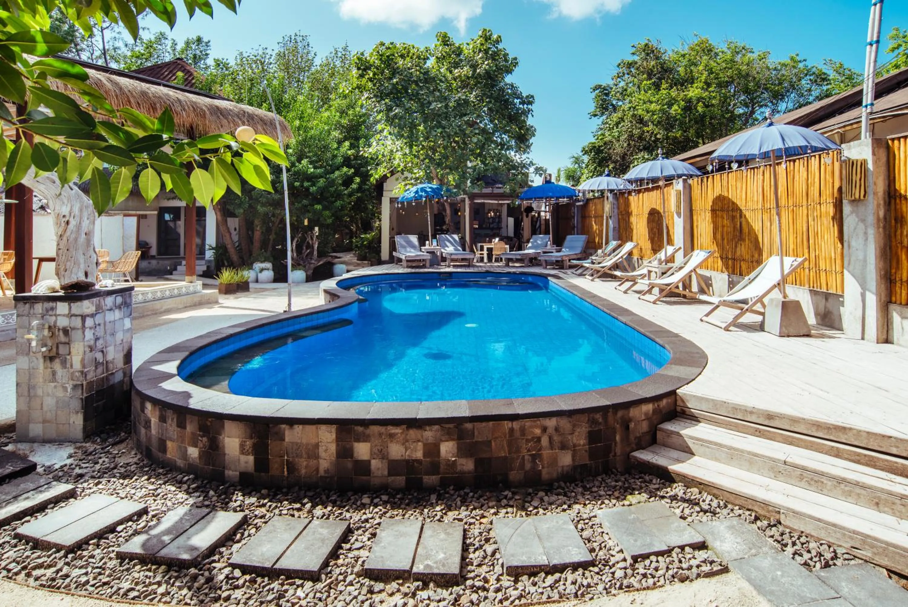 Pool view in Karma Kayak