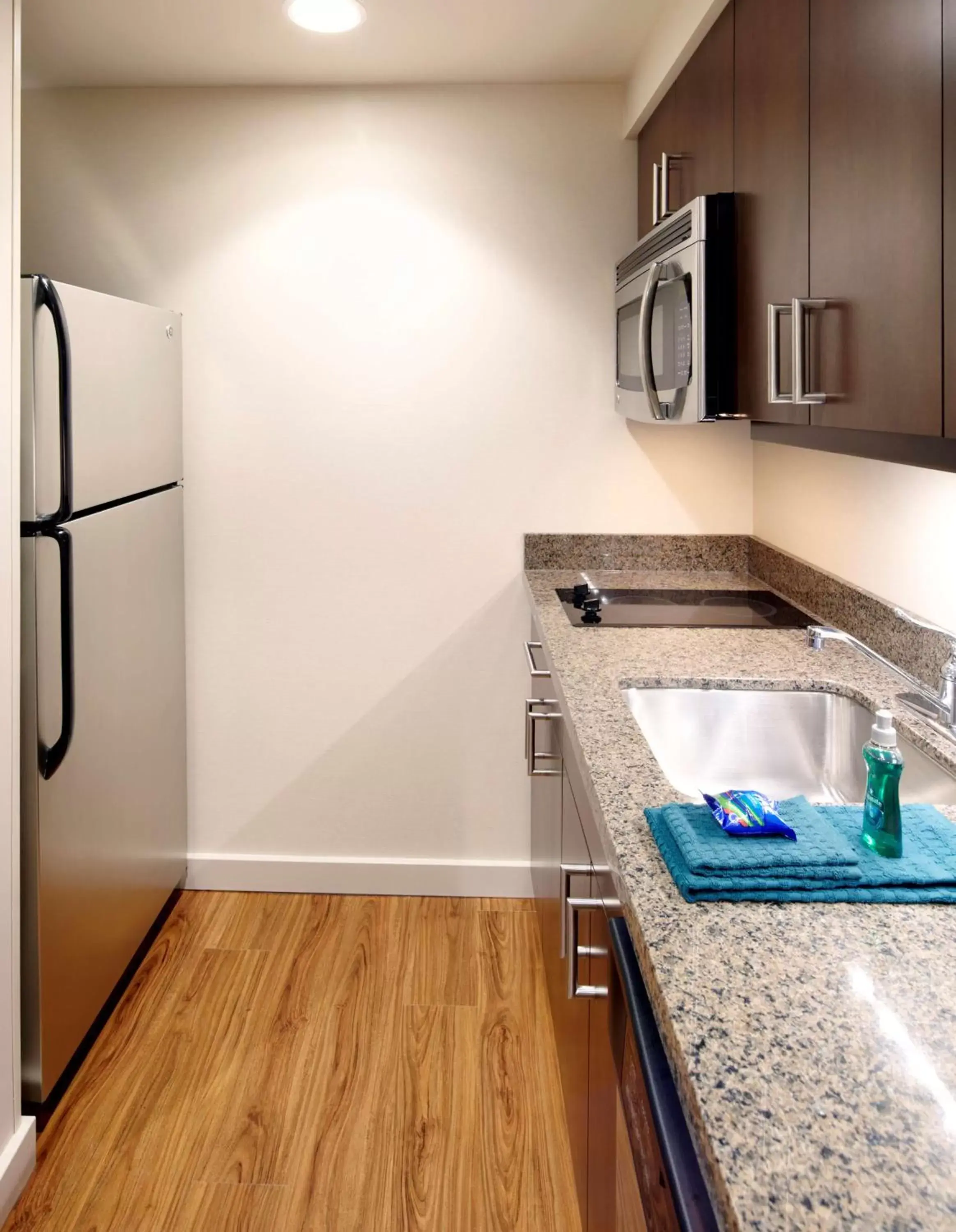 Kitchen or kitchenette, Kitchen/Kitchenette in Homewood Suites by Hilton Pittsburgh Airport/Robinson Mall Area