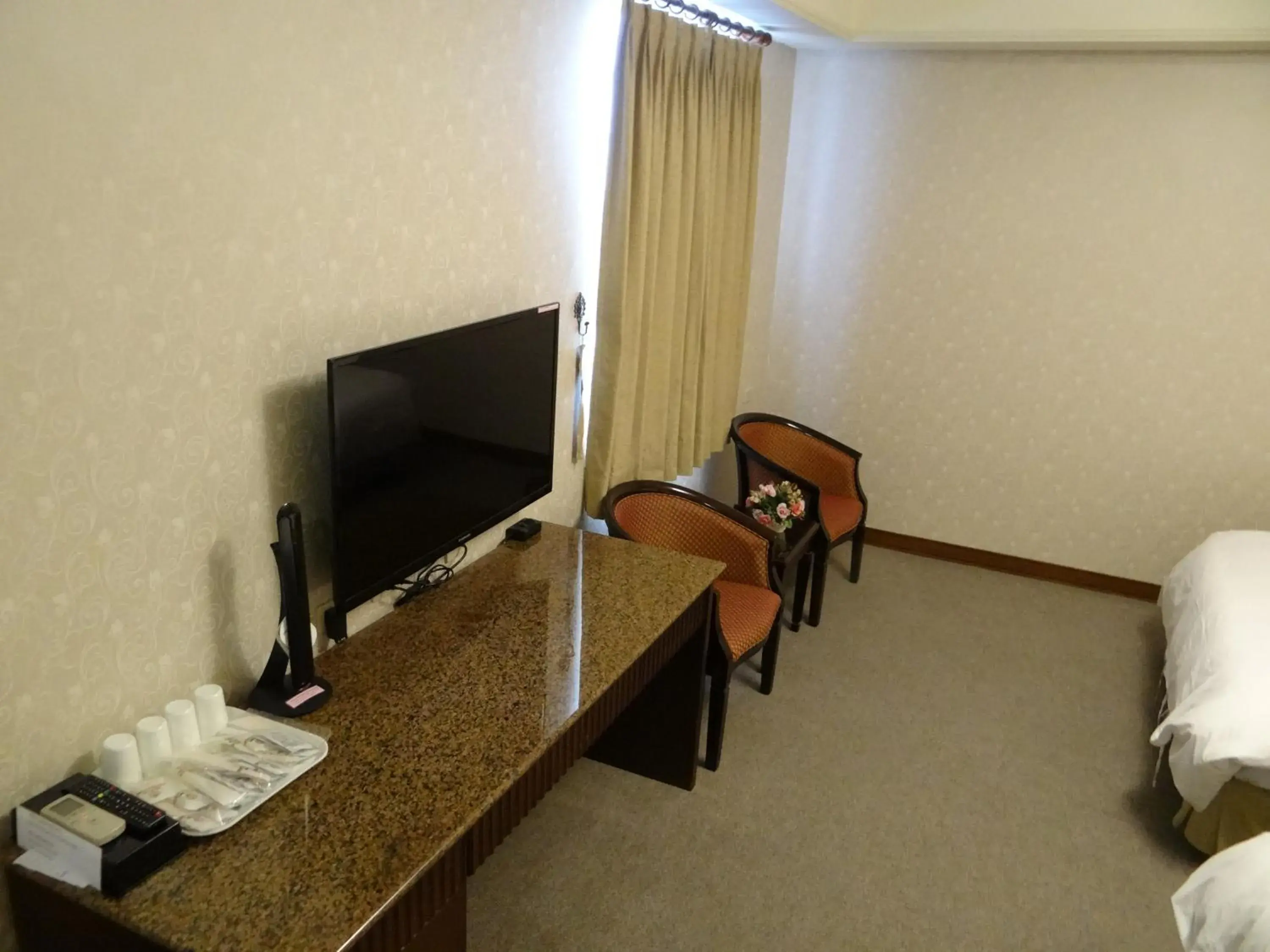 Living room, TV/Entertainment Center in Wu Zhou Hotel