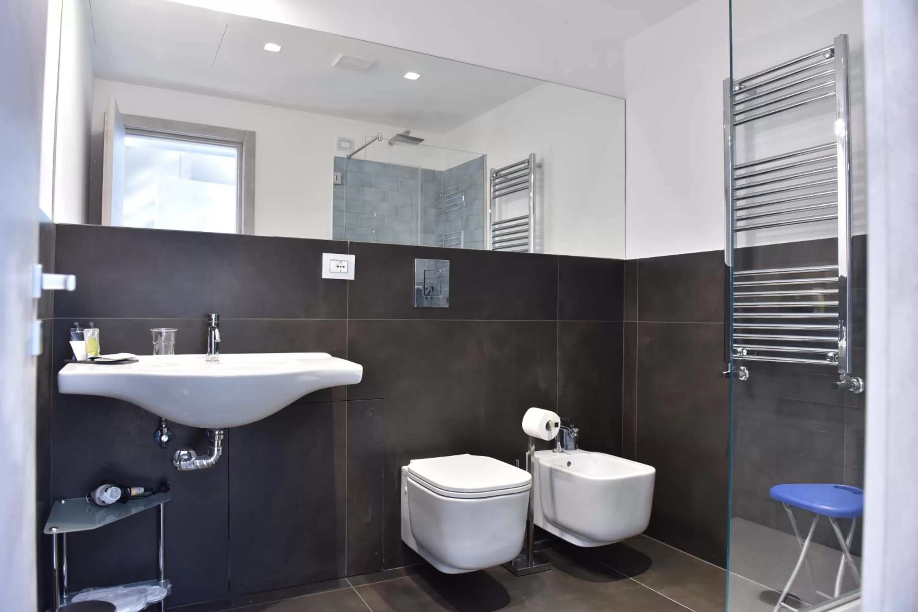 Bathroom in Specchio di Parthenope B&B