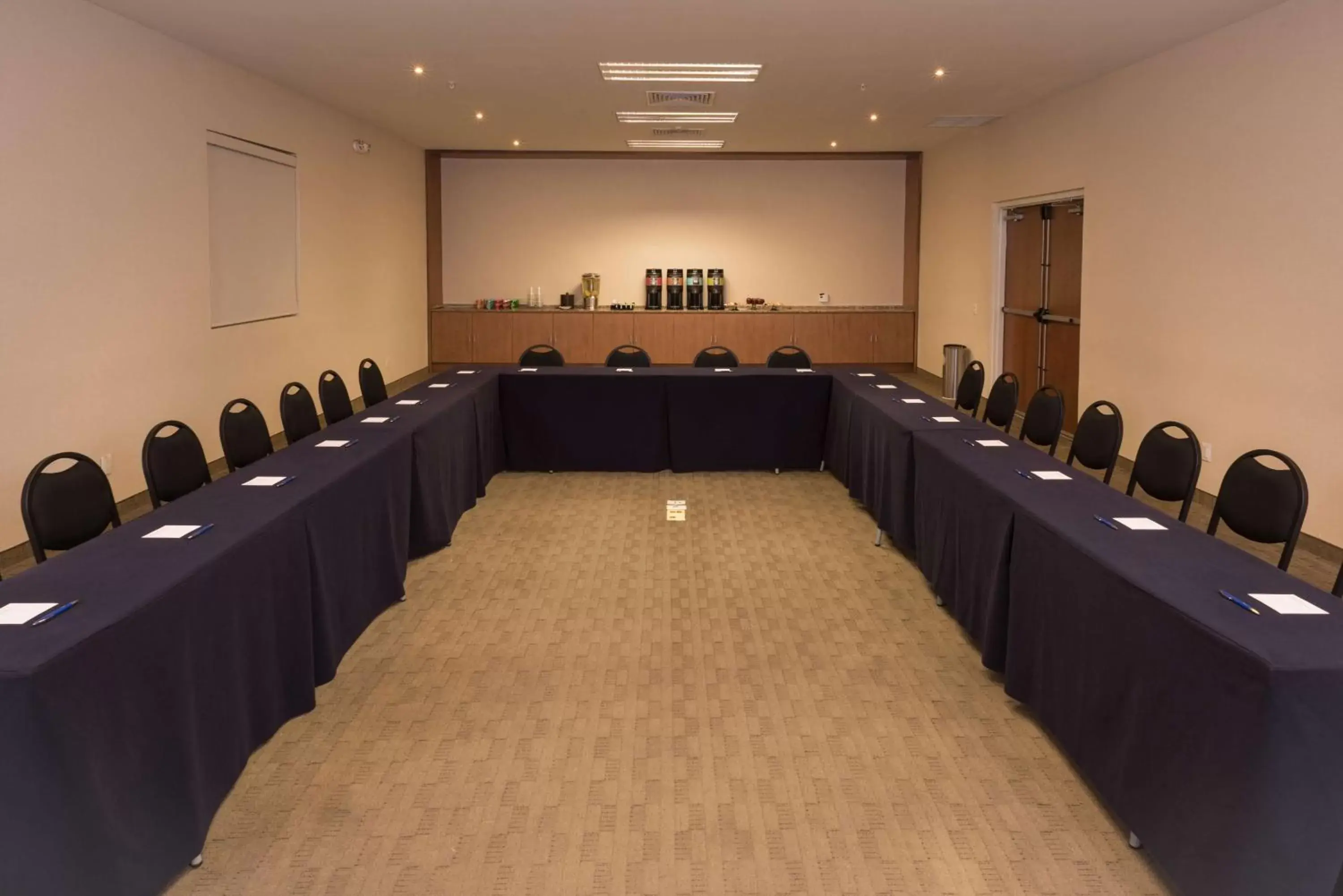 Meeting/conference room in Hampton by Hilton Guadalajara Expo