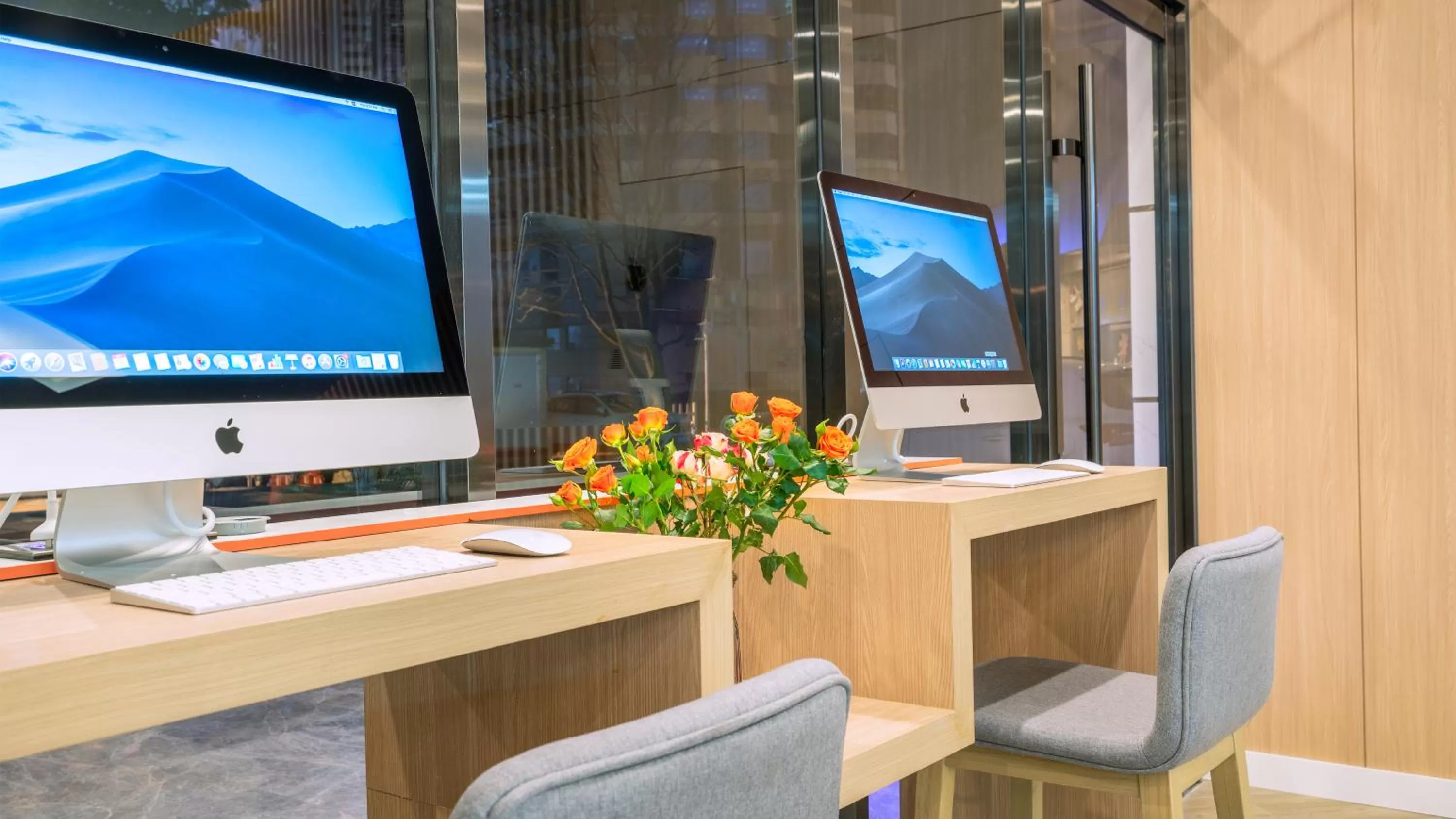 Lobby or reception in Holiday Inn Express Qingdao City Center by IHG