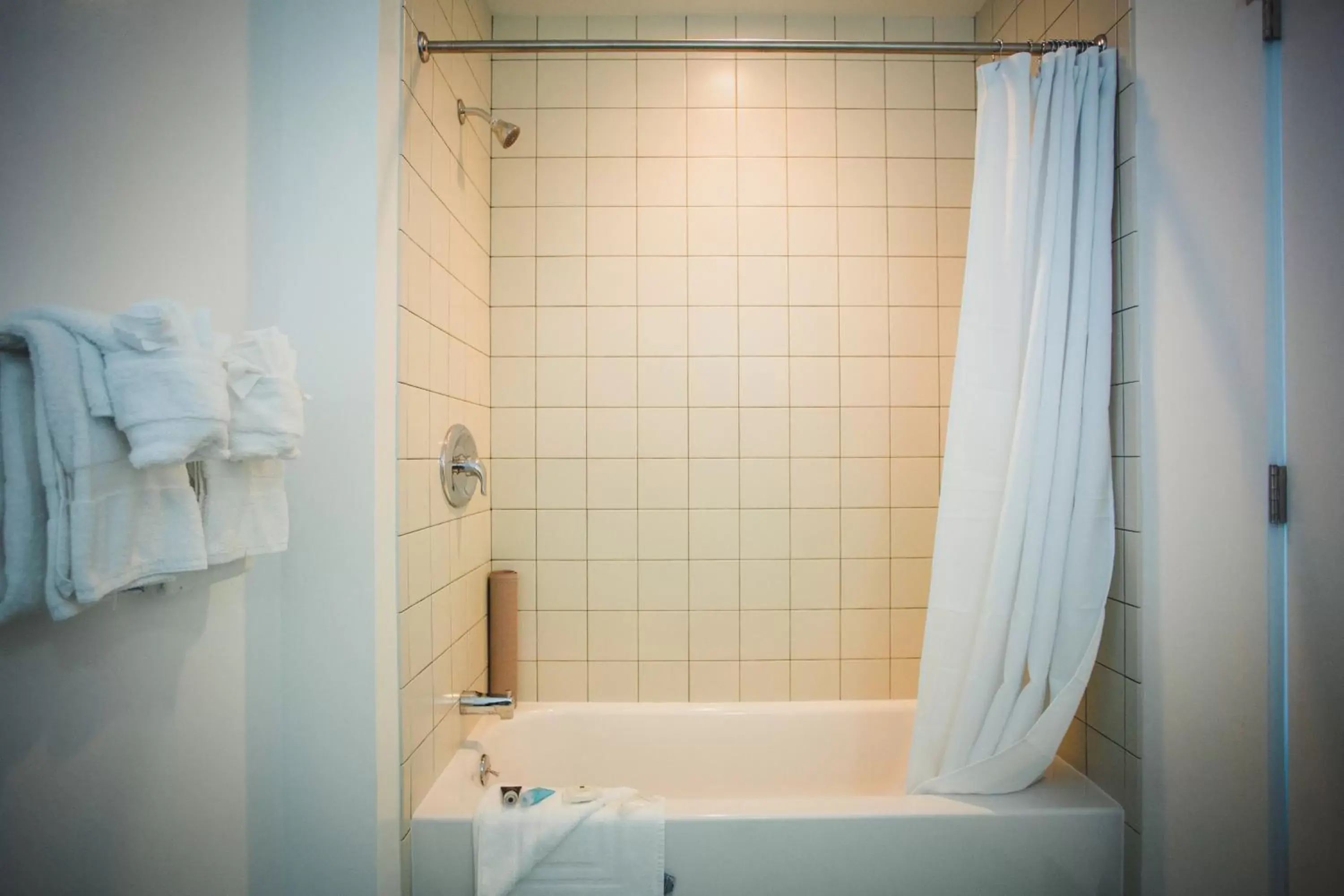 Shower, Bathroom in Mylo Hotel